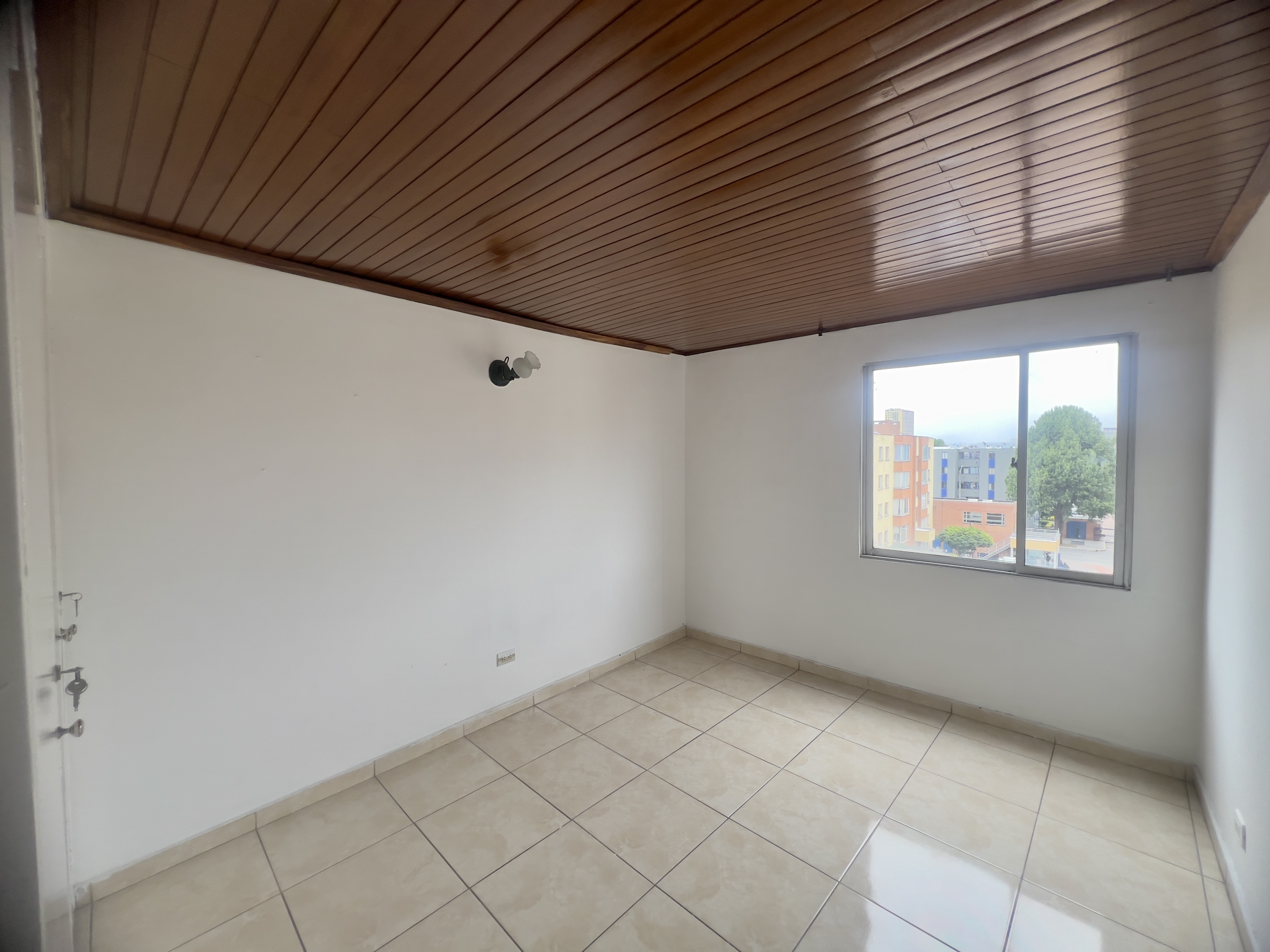 Venta Apto Exterior Usatama, 93 mts 3 Habitaciones + estudio