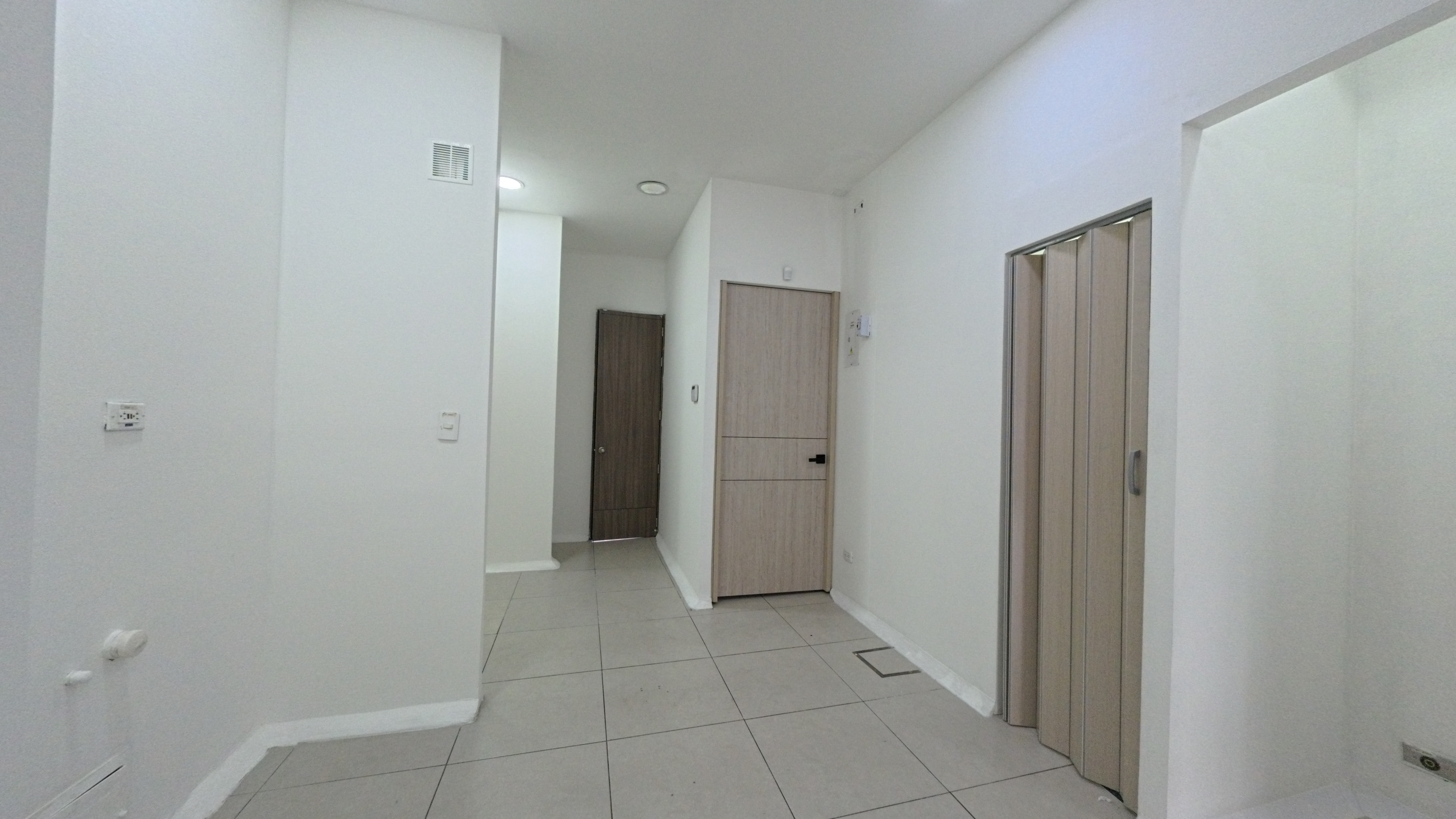 Arriendo Local / Oficina en Bella Suiza