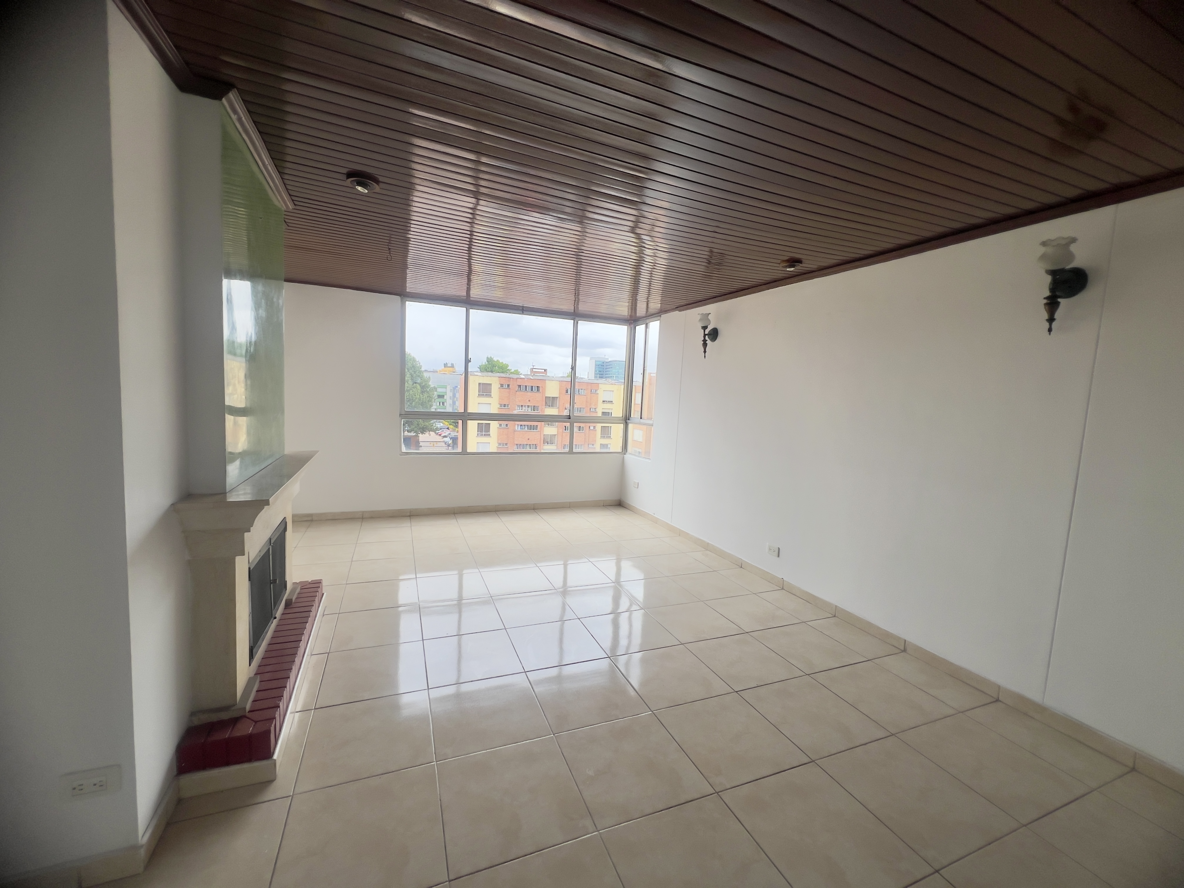 Venta Apto Exterior Usatama, 93 mts 3 Habitaciones + estudio
