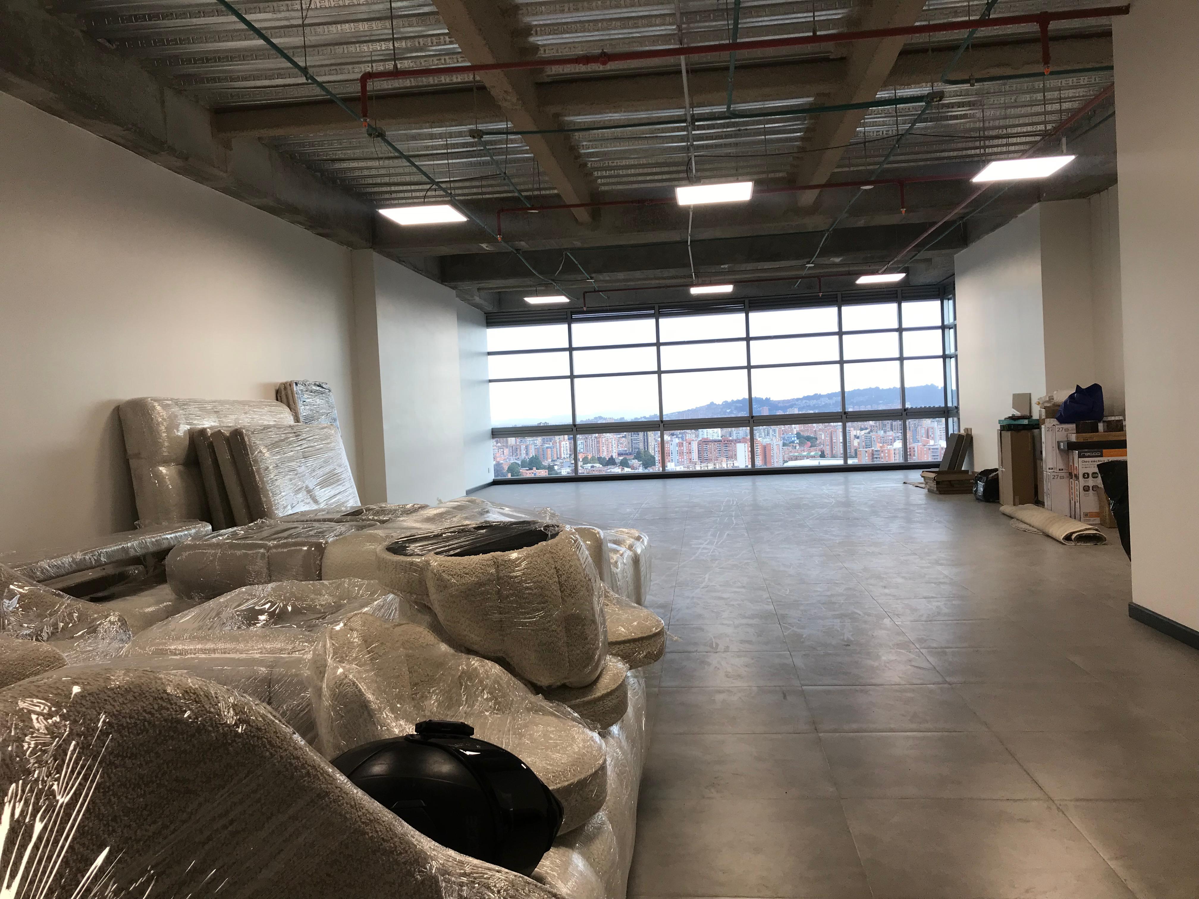 ARRIENDO Oficina en North Point | Torre Krystal 130 mts