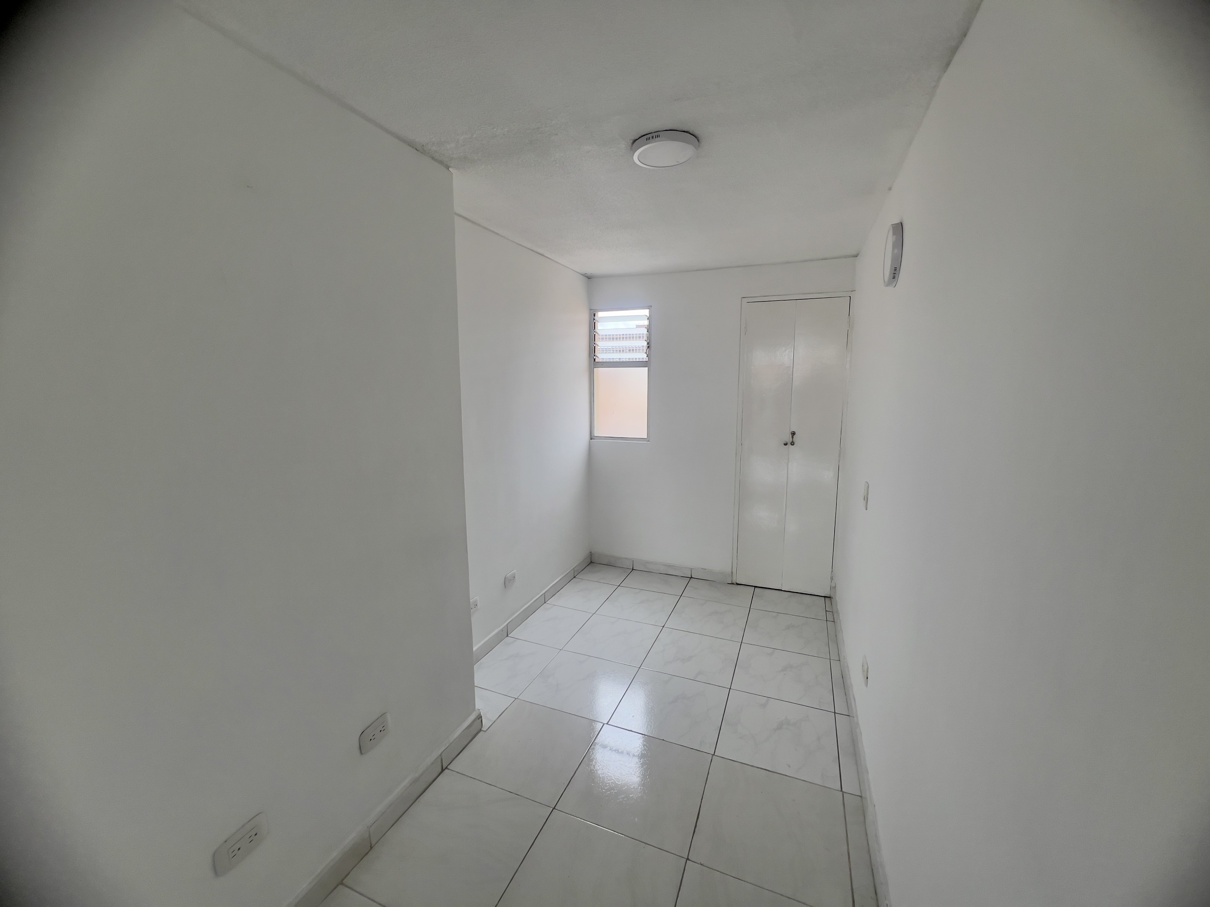 Venta Apto Exterior Usatama, 93 mts 3 Habitaciones + estudio