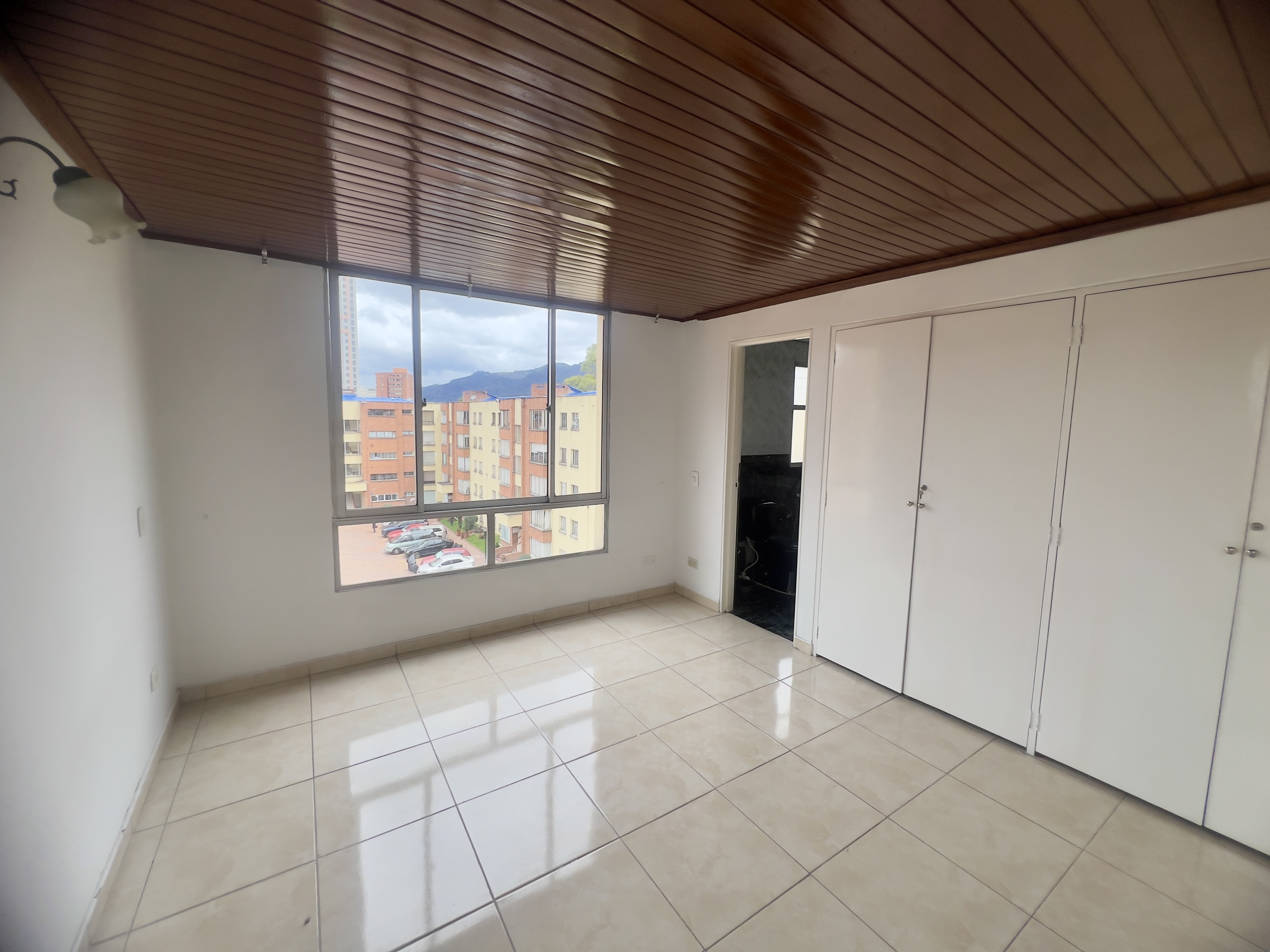 Venta Apto Exterior Usatama, 93 mts 3 Habitaciones + estudio