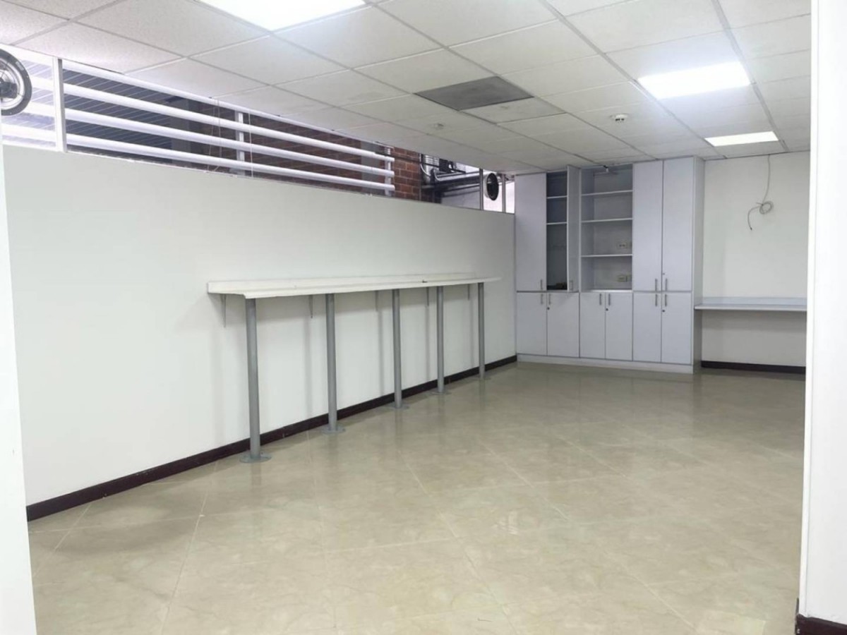 Oficina En Venta - Bosque De Pinos, Bogota