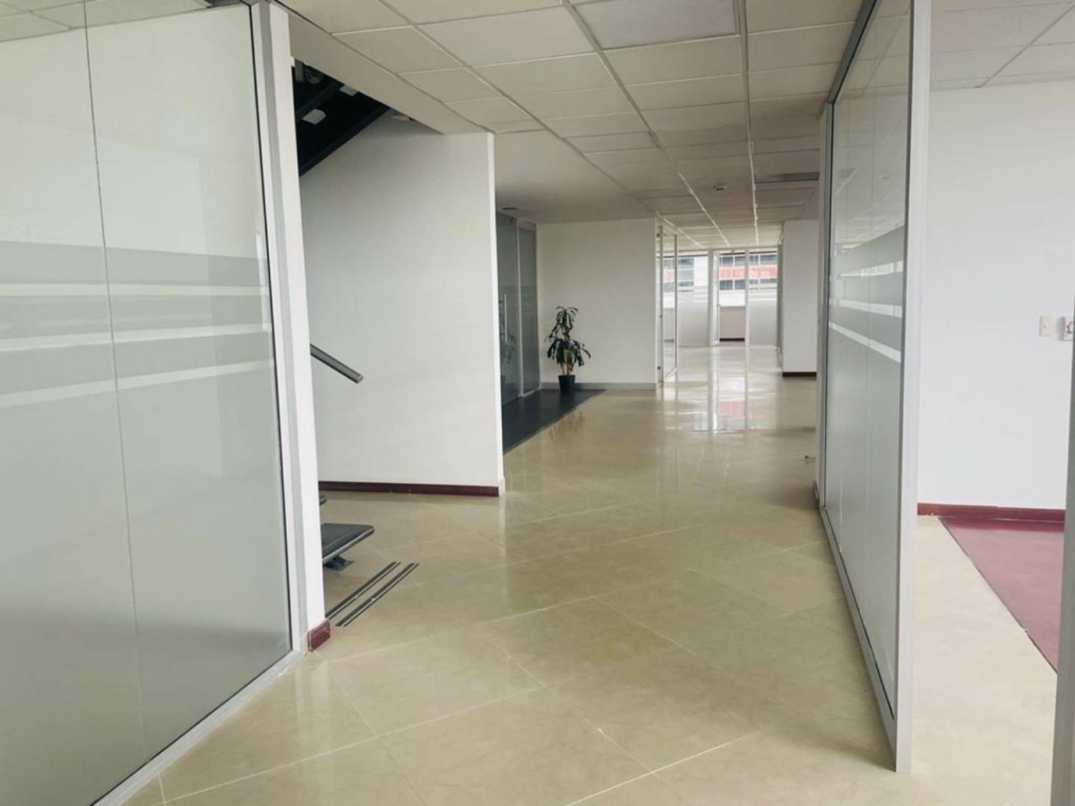 Oficina En Venta - Bosque De Pinos, Bogota