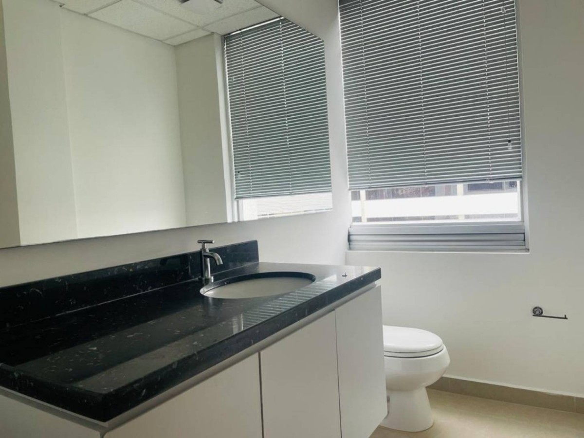 Oficina En Venta - Bosque De Pinos, Bogota