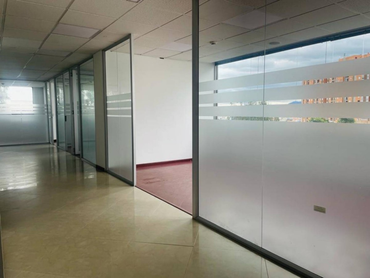 Oficina En Venta - Bosque De Pinos, Bogota