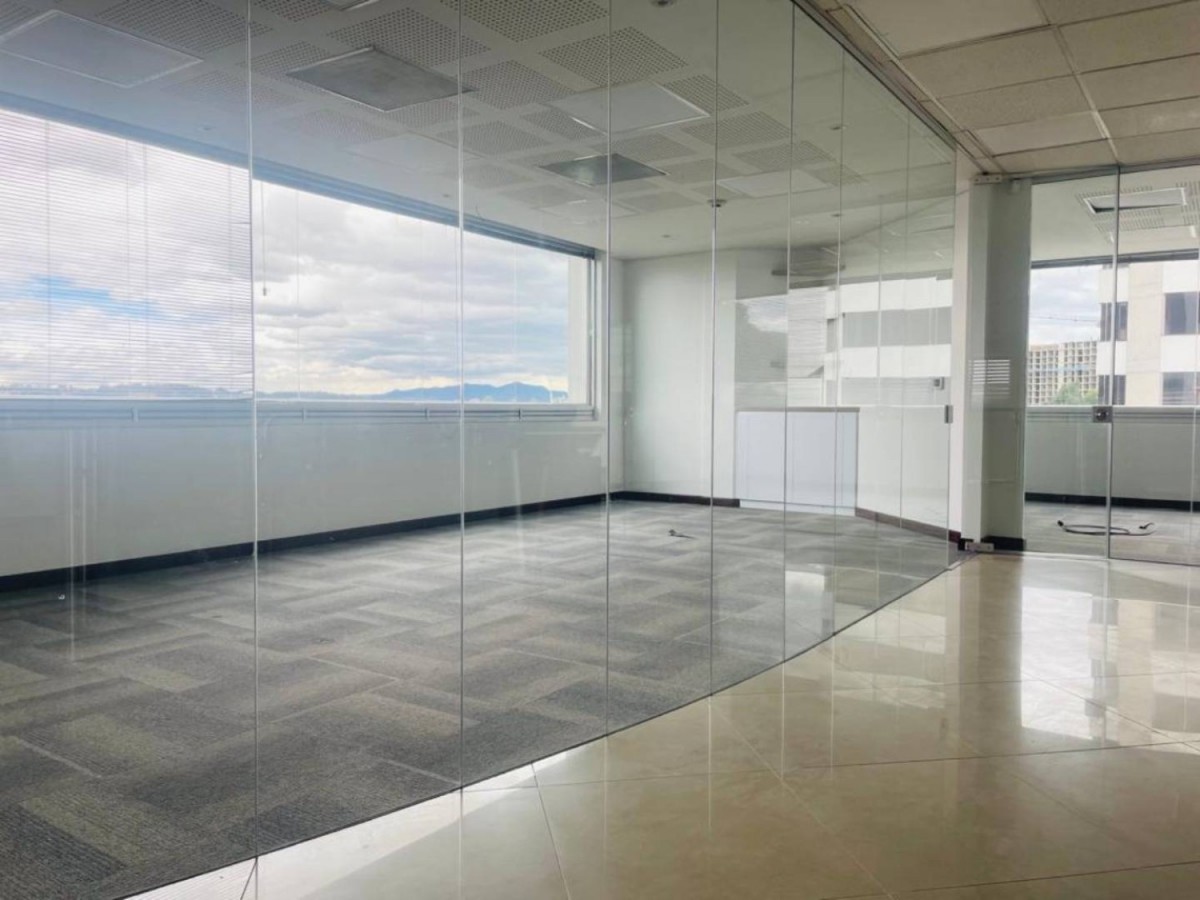Oficina En Venta - Bosque De Pinos, Bogota