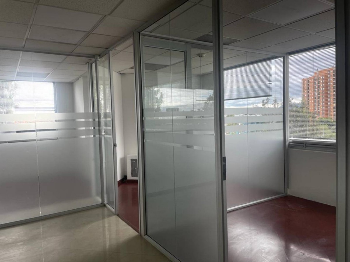 Oficina En Venta - Bosque De Pinos, Bogota