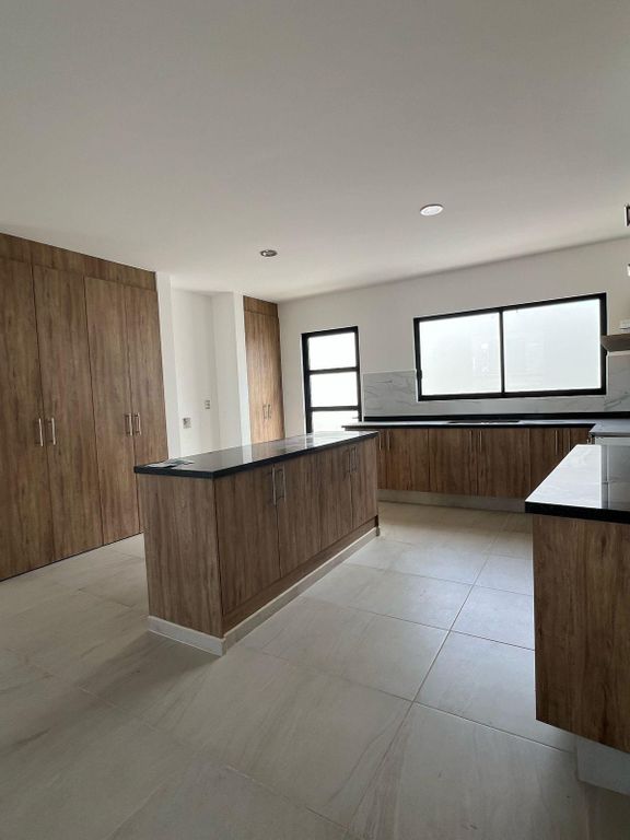 Casa de autor en venta NUEVA en El Refugio