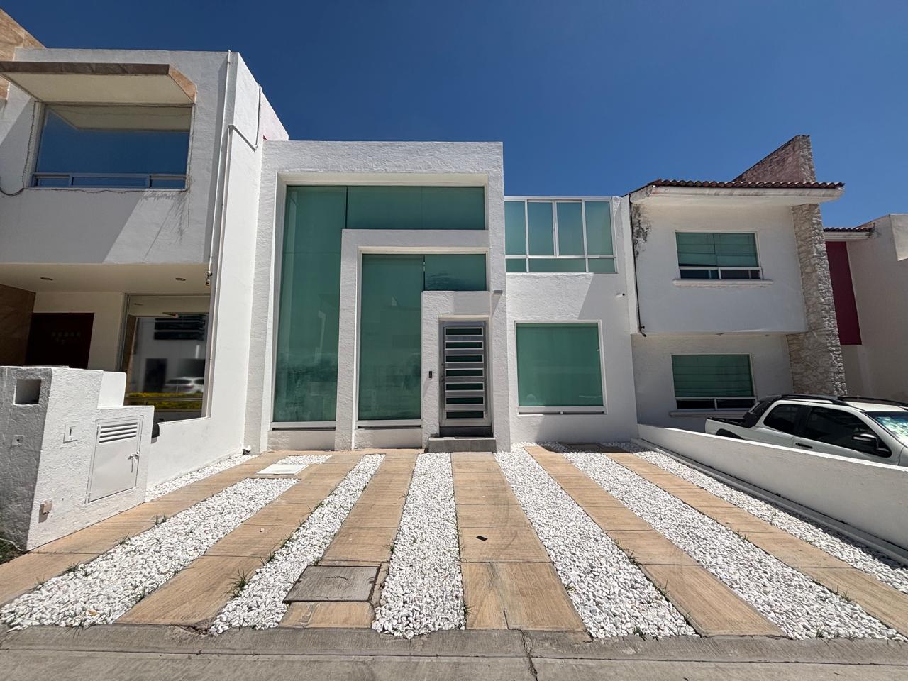VENTA CASA EN MILENIO III, RECAMARA PLANTA BAJA. CASA CLUB