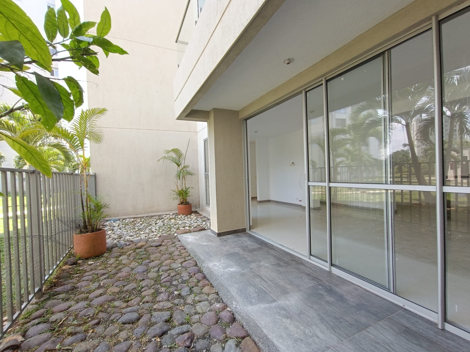 APARTAMENTO PARA ARRIENDO EN PRIMER PISO - PALMERAS DE VERDE ALFAGUARA
