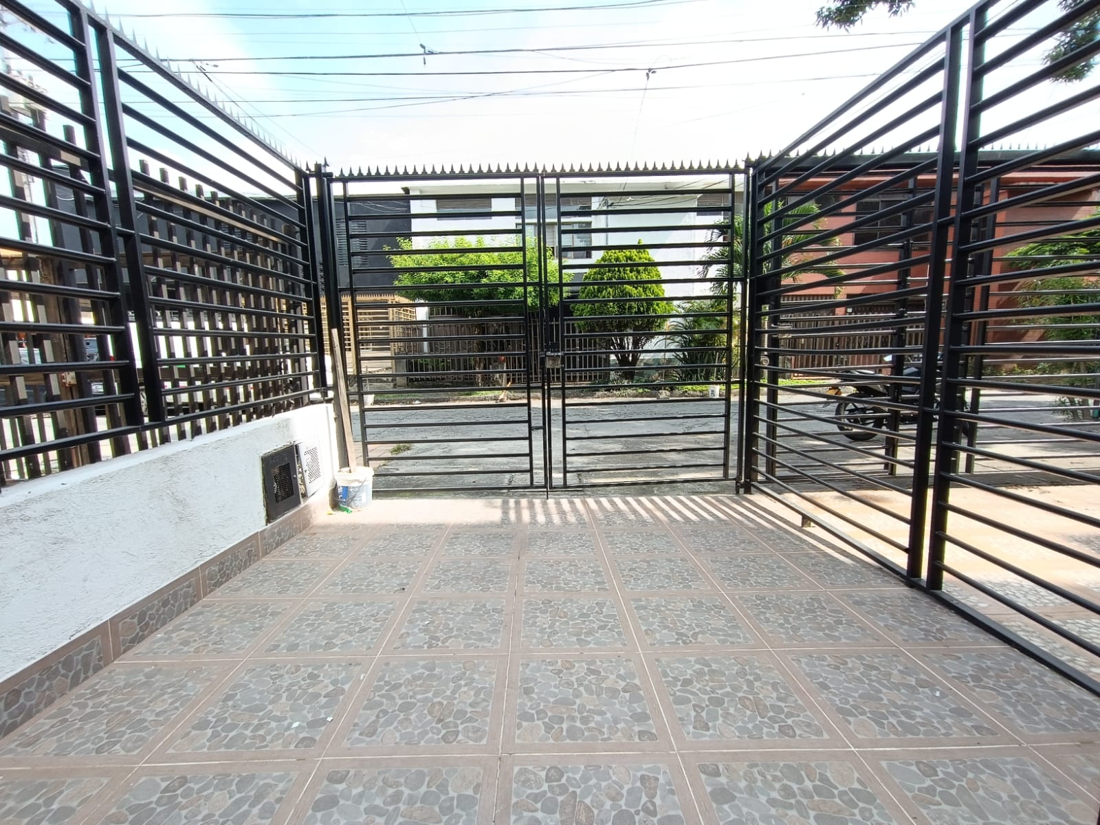 ARRIENDO APARTAESTUDIO DE DOS AMBIENTES - BARRIO EL CEDRO