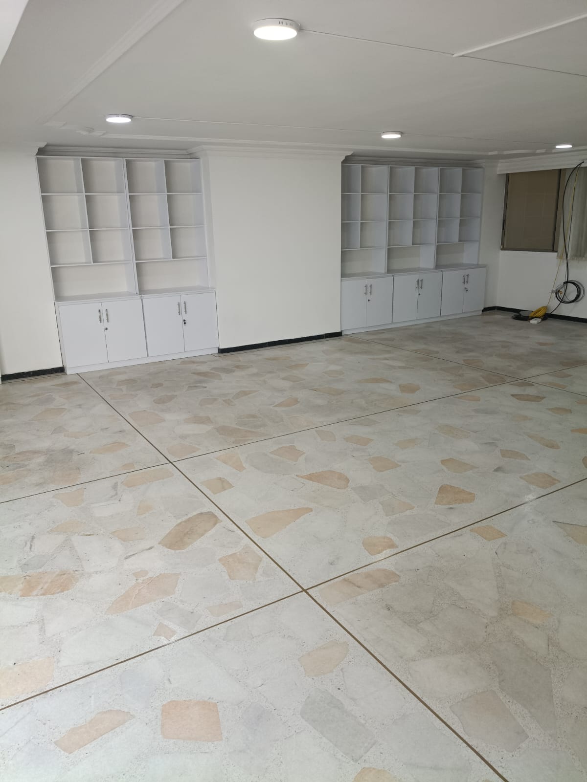 ARRIENDO OFICINA EN SANTA MONICA RESIDENCIAL EN CALI