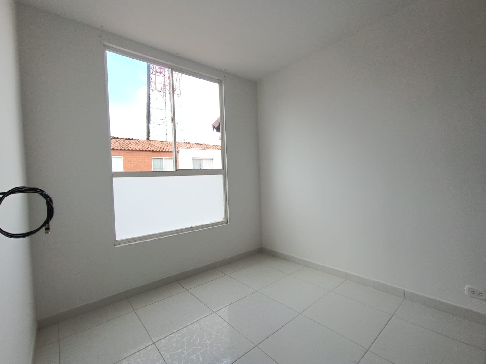 ARRIENDO CASA DE DOS PISOS EN CONJUNTO EN JAMUNDI - CONJUNTO ALEGRA