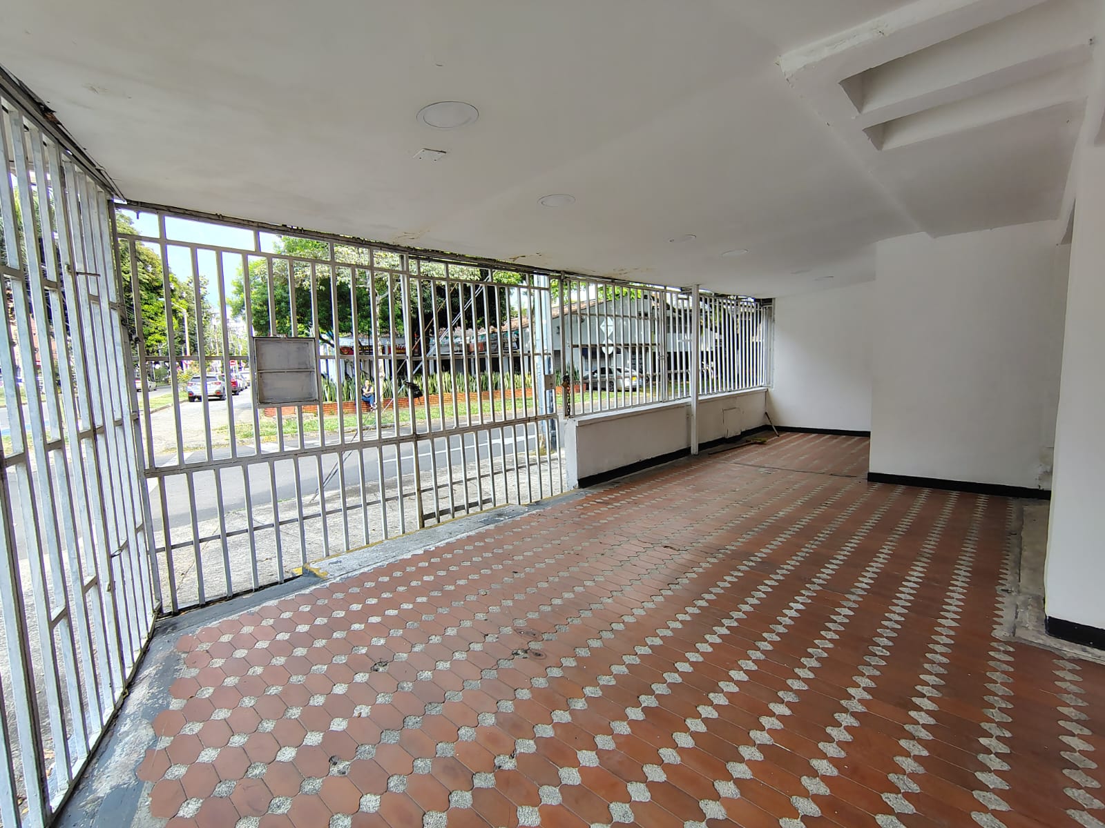 LOCAL ESQUINERO PARA ARRIENDO AL SUR DE CALI EN EL BARRIO CAMINO REAL