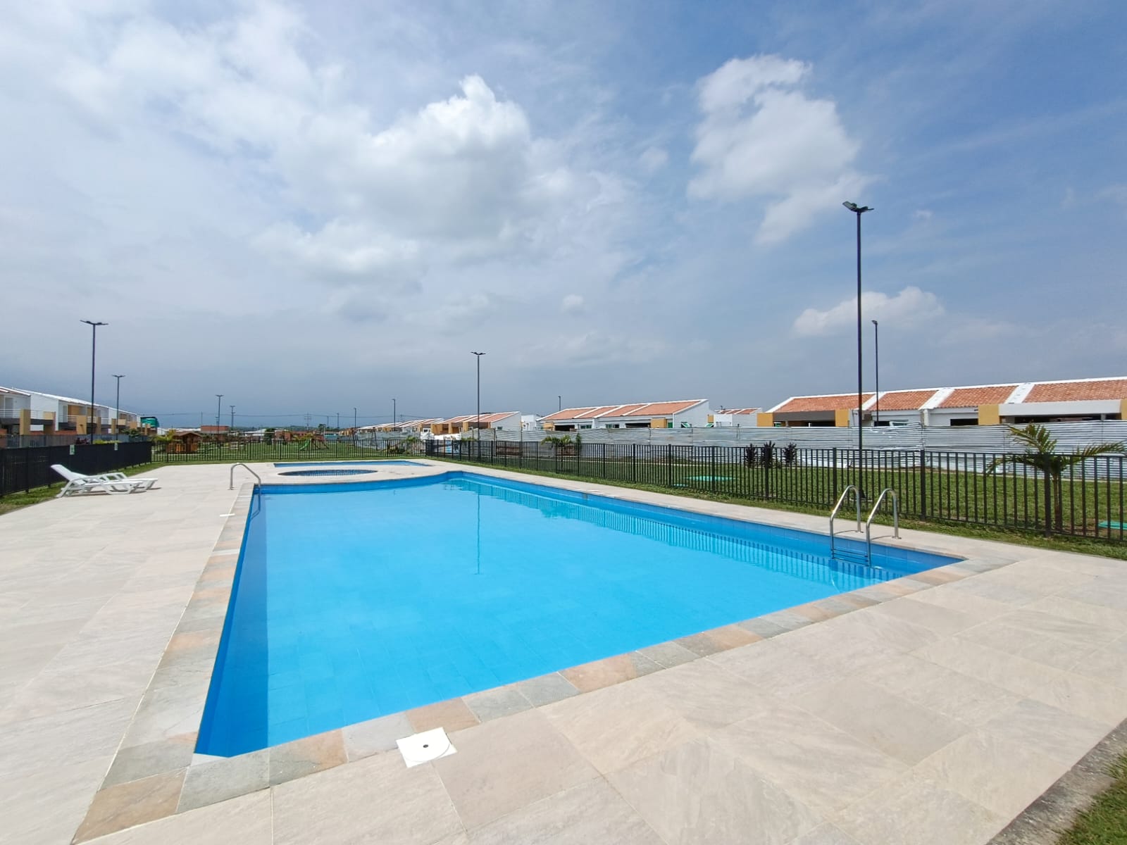 CASA PARA ARRIENDO Y PARA ESTRENAR EN LA HACIENDA EL CASTILLO