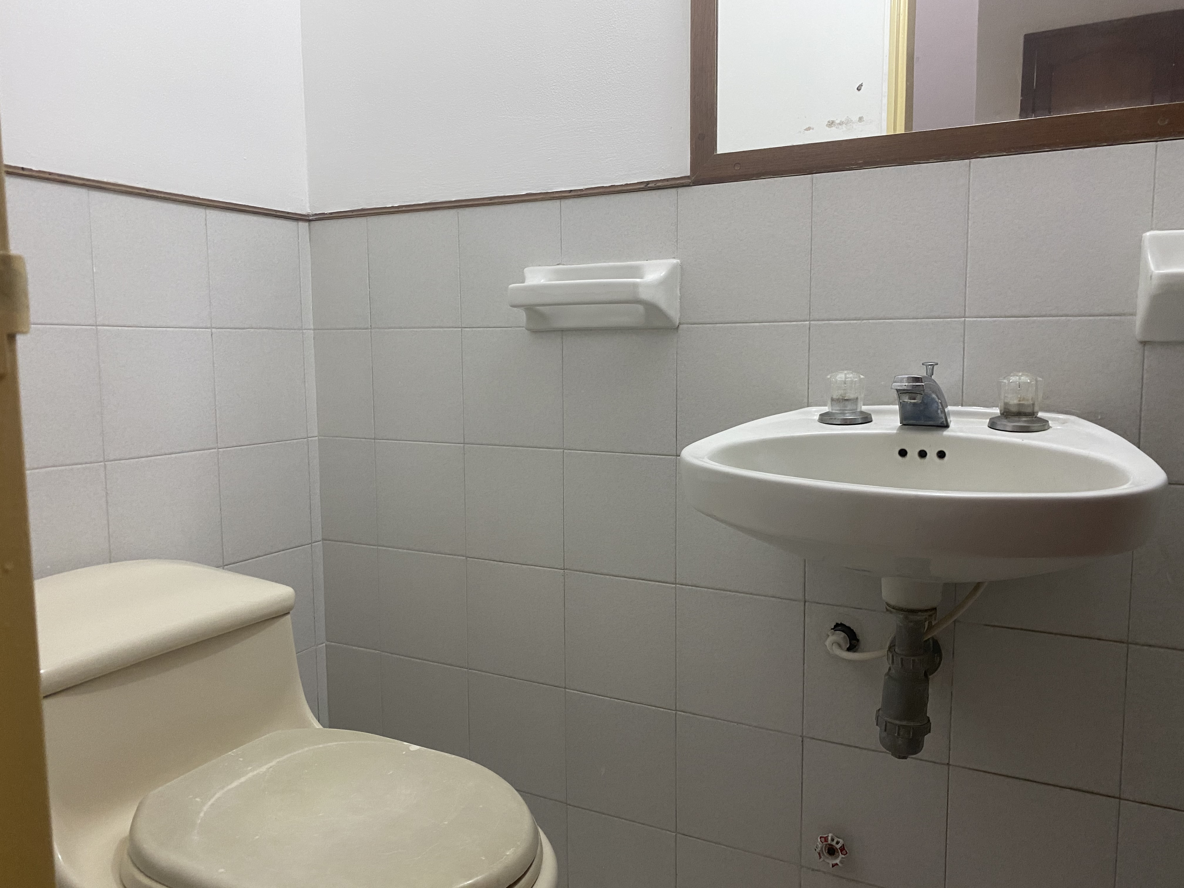 VENDO CASA DE DOS PISOS EN CONDOMINIO EN LA HACIENDA