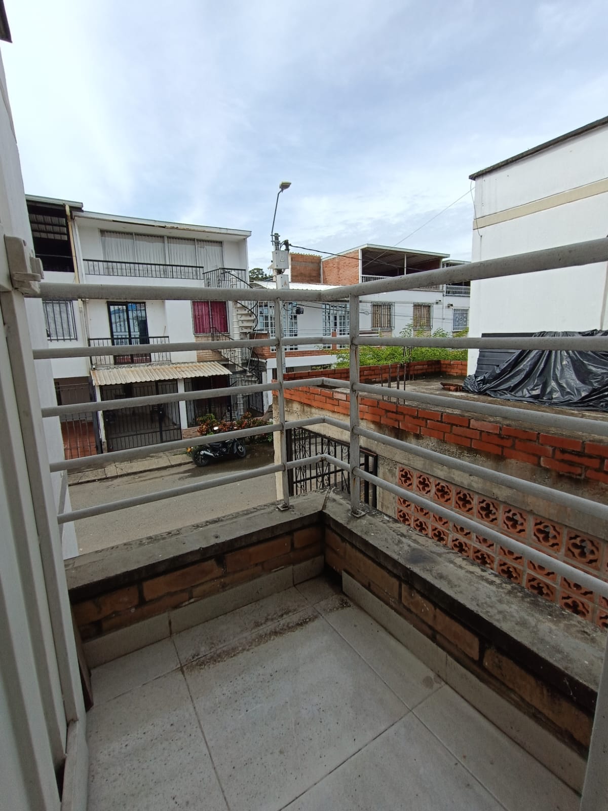 VENDO CASA ESQUINERA DE DOS PISOS CON LOCAL INDEPENDIENTE - JAMUNDI