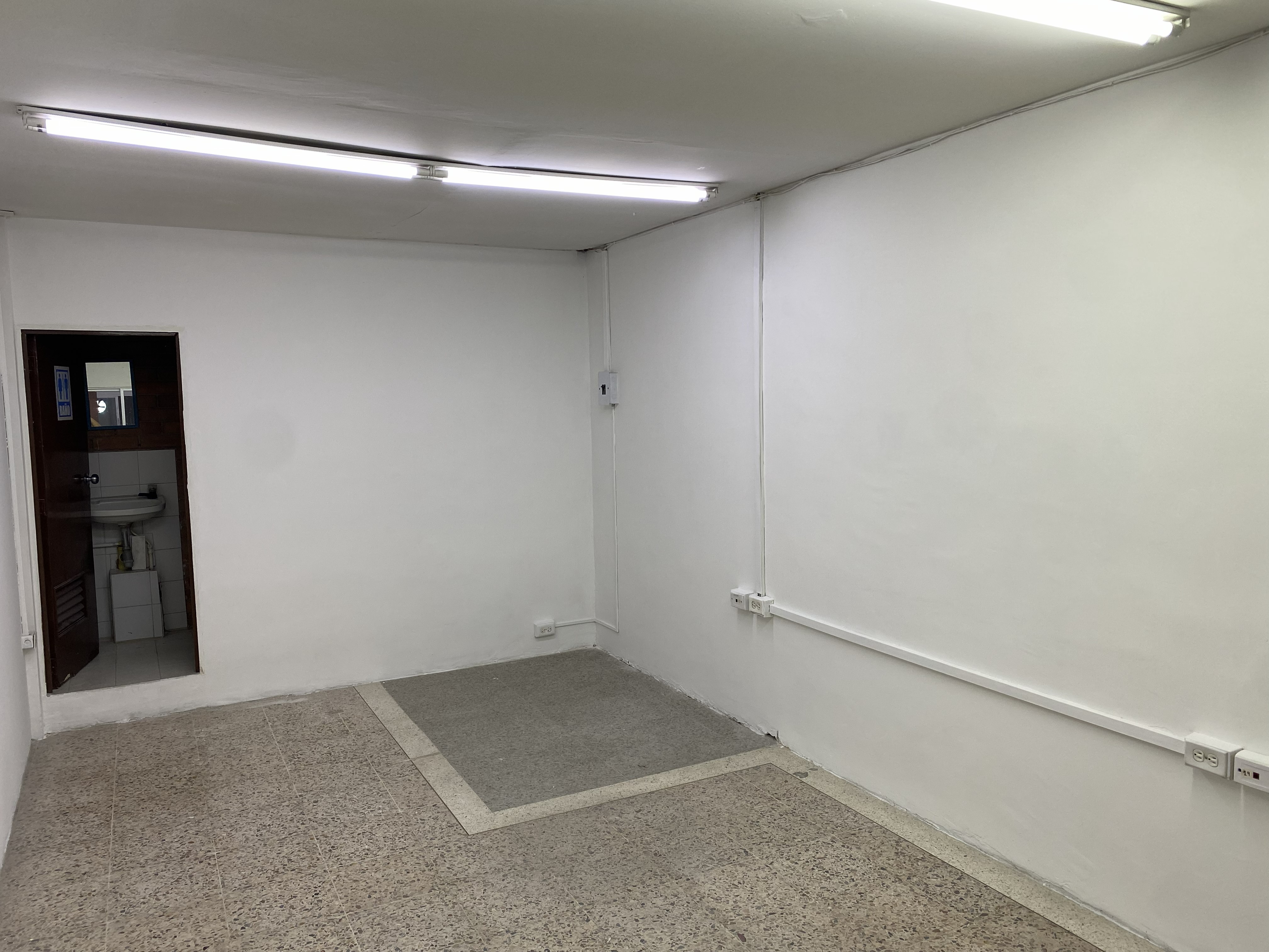 ARRIENDO BODEGA  BARRIO EL OBRERO