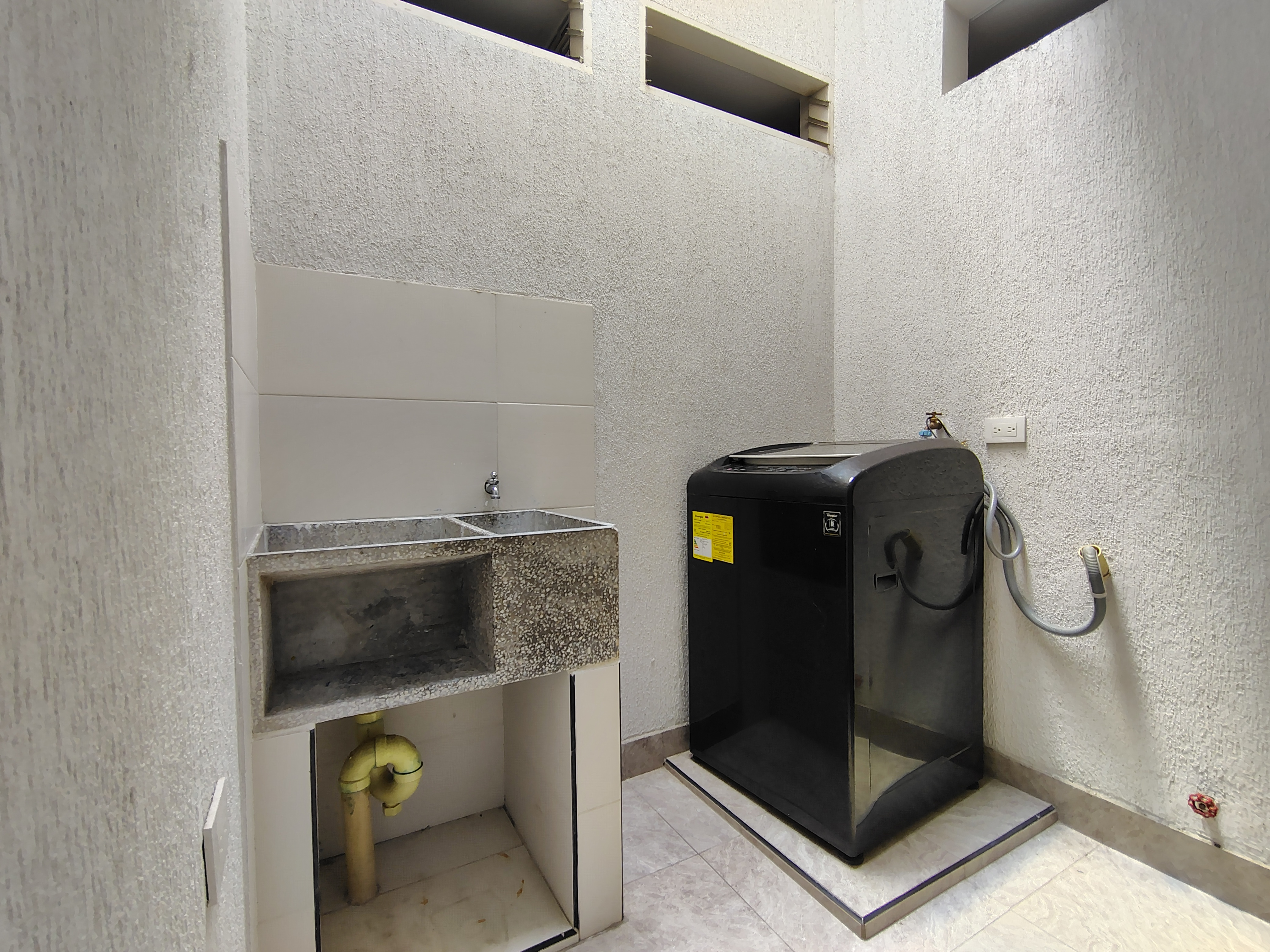 ARRIENDO APARTAESTUDIO  EN EL BARRO OLIMPICO 204