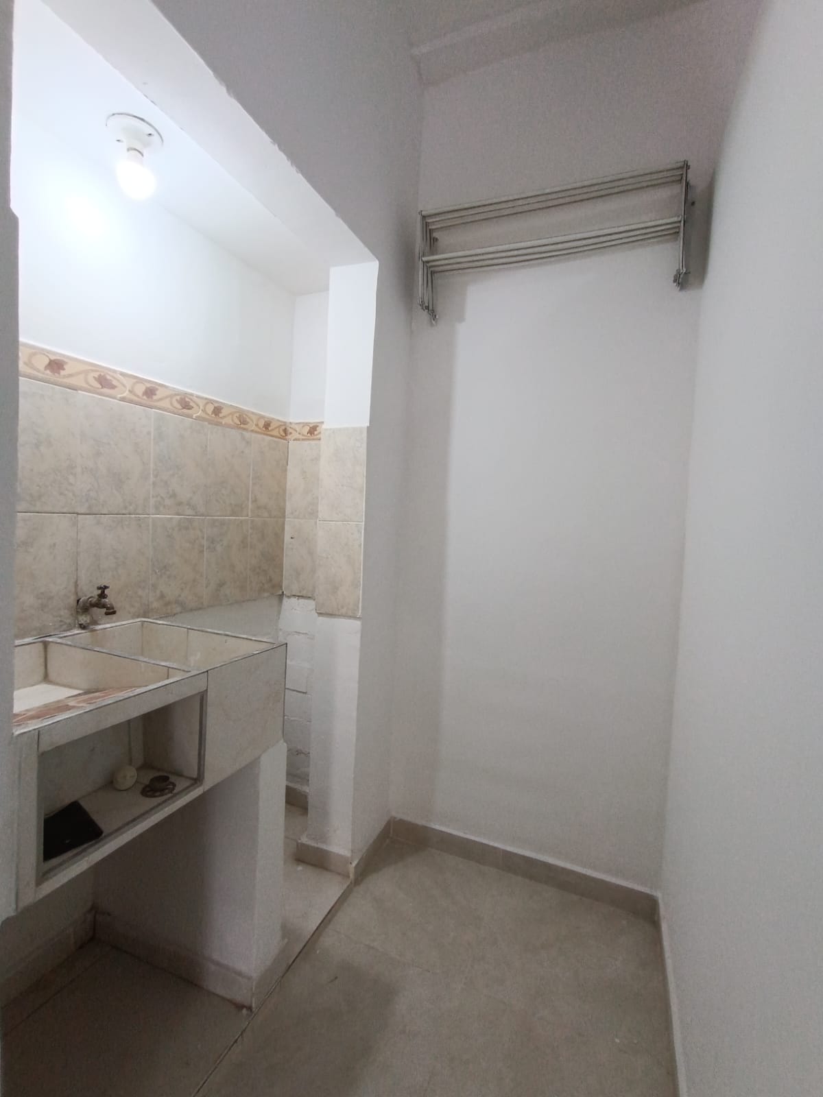 ARRIENDO APARTAESTUDIO DE DOS AMBIENTES - BARRIO EL CEDRO