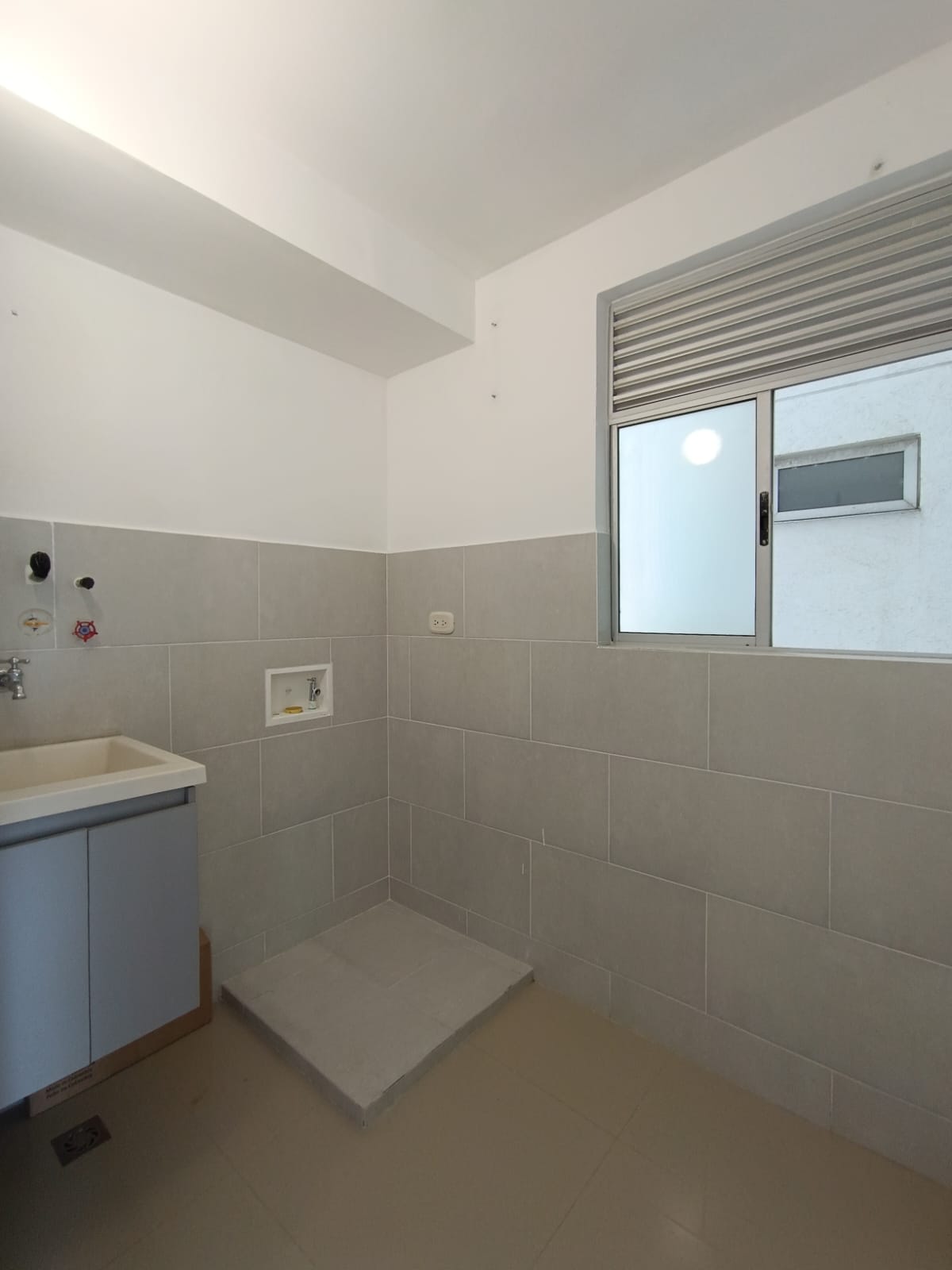 APARTAMENTO PARA ARRIENDO EN CIUDAD GUABINAS CR PAMPLONA