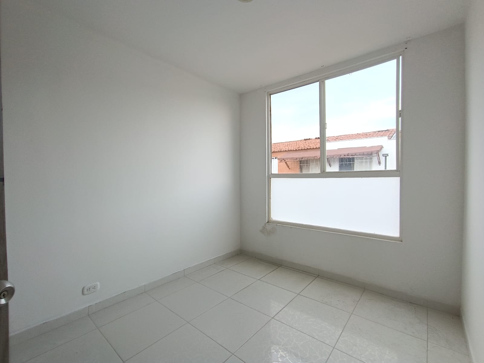 ARRIENDO CASA DE DOS PISOS EN CONJUNTO EN JAMUNDI - CONJUNTO ALEGRA