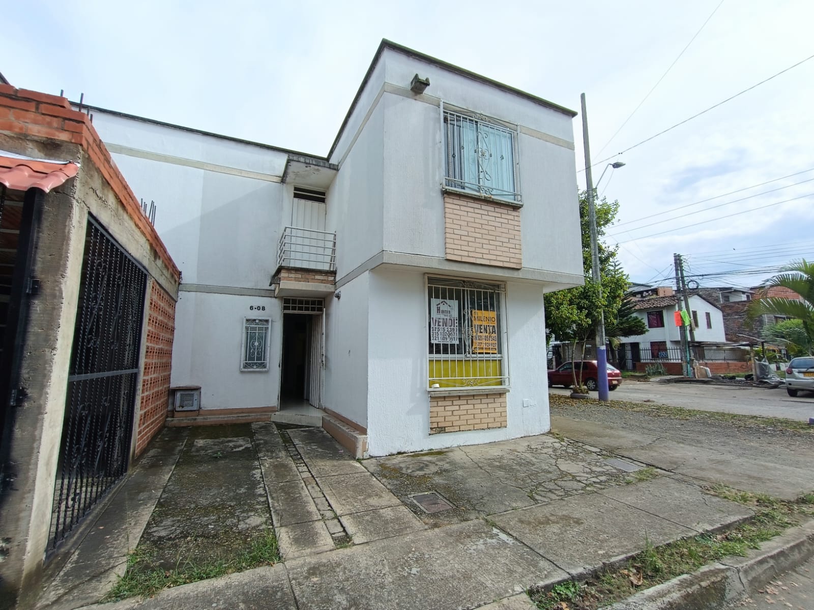 VENDO CASA ESQUINERA DE DOS PISOS CON LOCAL INDEPENDIENTE - JAMUNDI