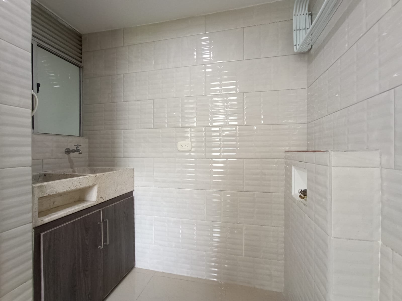 ARRIENDO APARTAMENTO EN CIUDAD GUABINAS - CR SALENTO