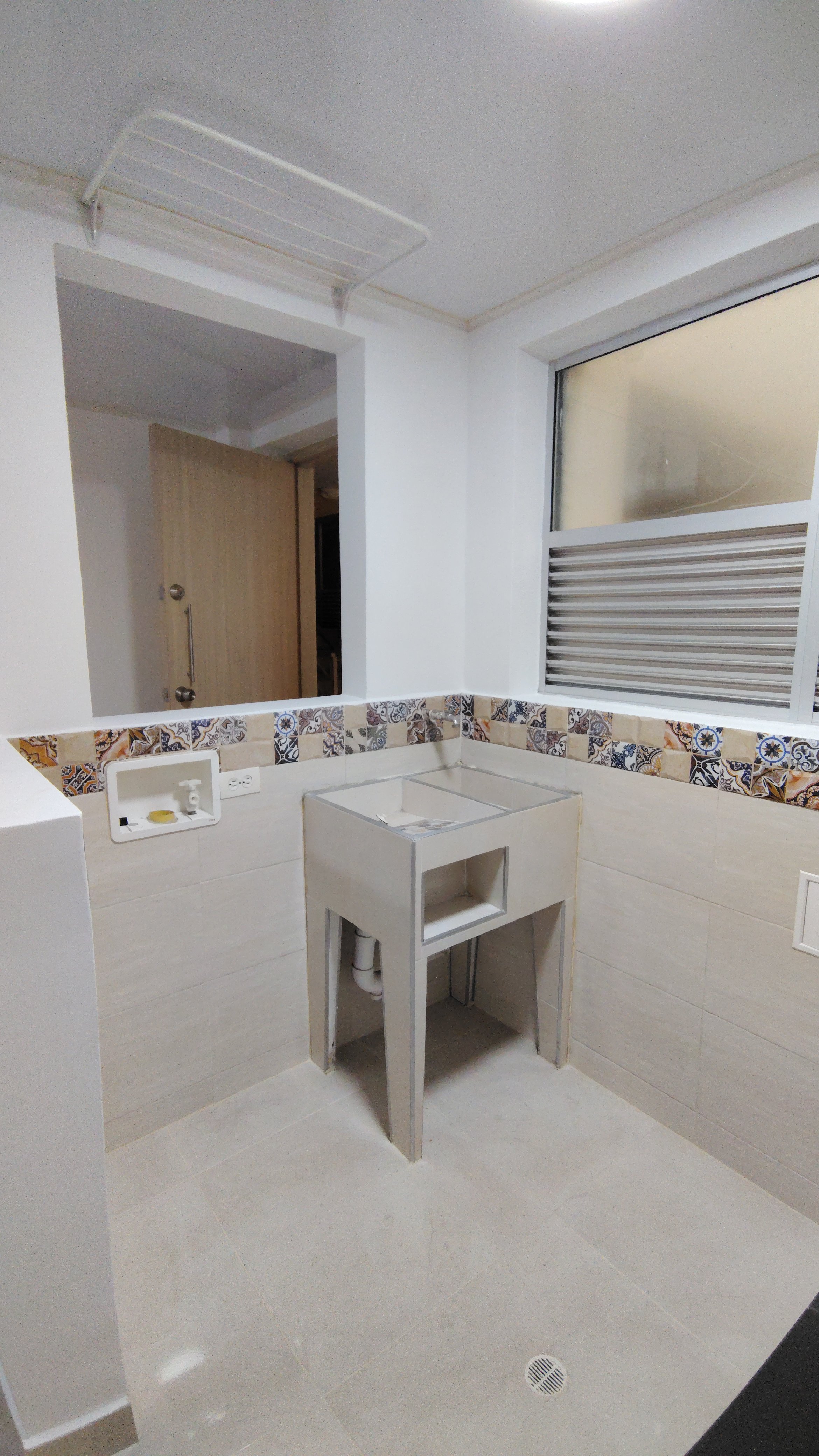 ARRIENDO ESTUDIO  EN EL BARRO EL INGENI  203