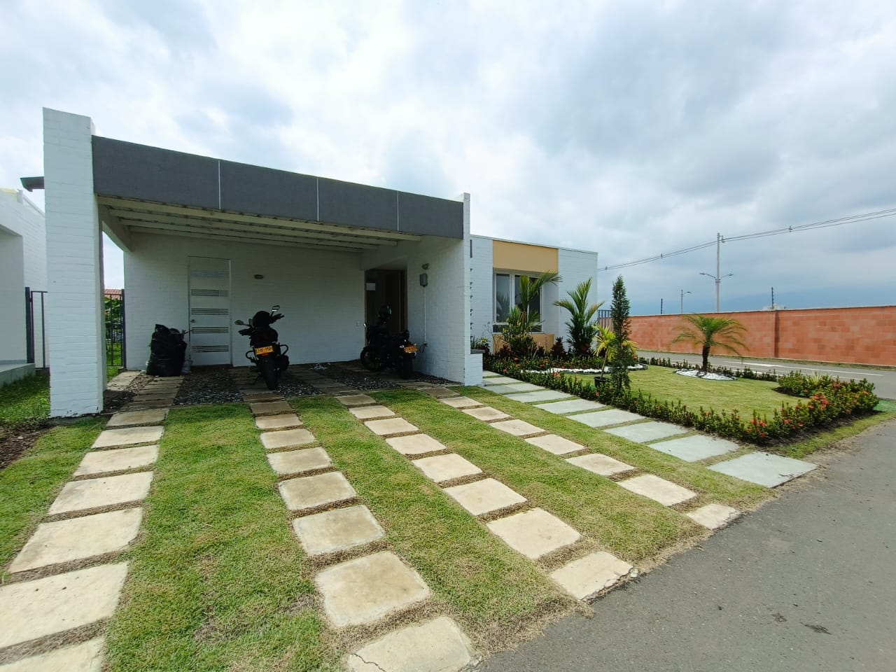 CASA PARA ARRIENDO Y PARA ESTRENAR EN LA HACIENDA EL CASTILLO