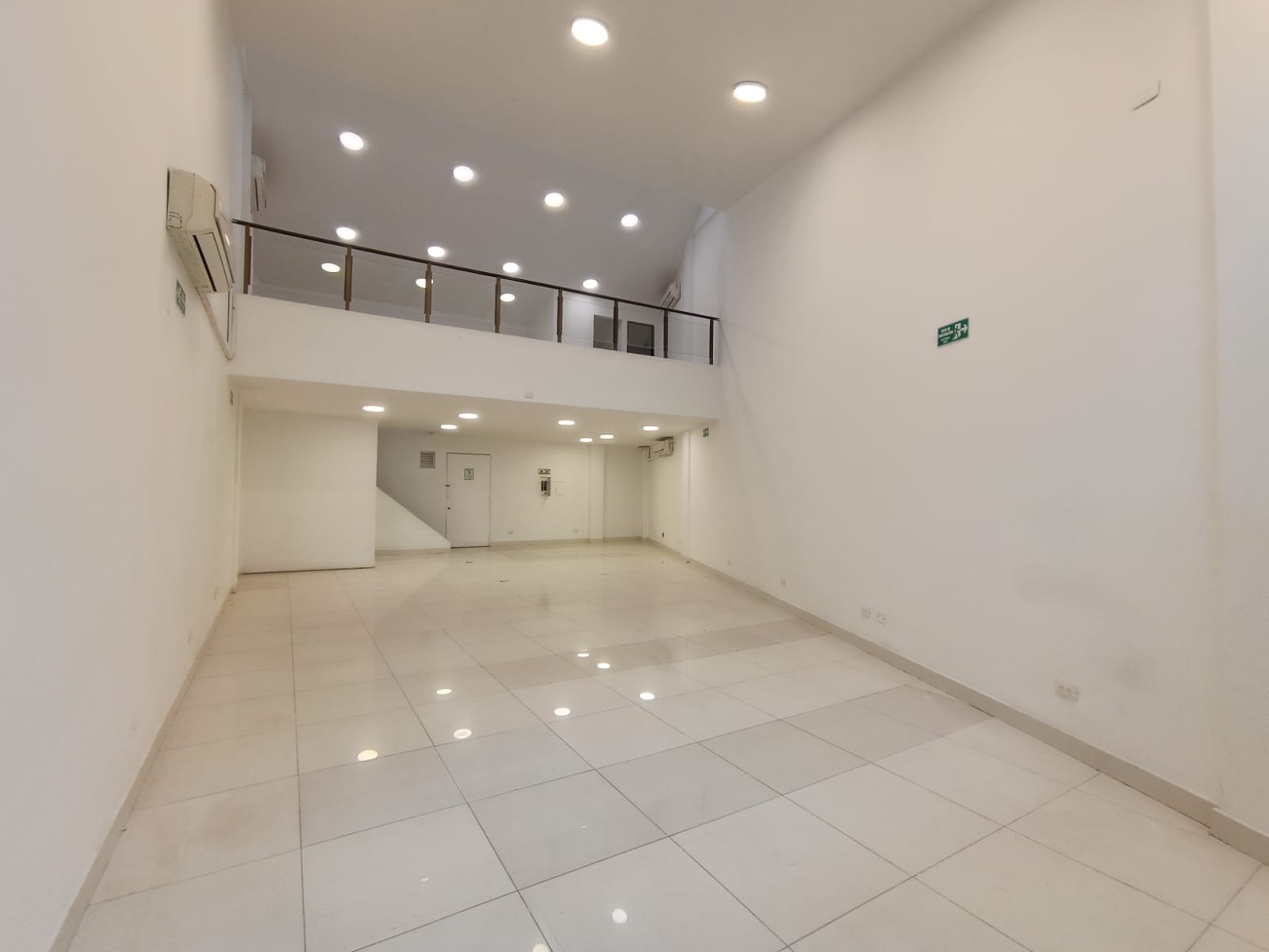LOCAL COMERCIAL EN ARRIENDO EN CALI CC UNICENTRO