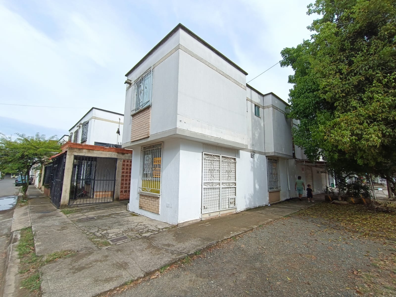 VENDO CASA ESQUINERA DE DOS PISOS CON LOCAL INDEPENDIENTE - JAMUNDI