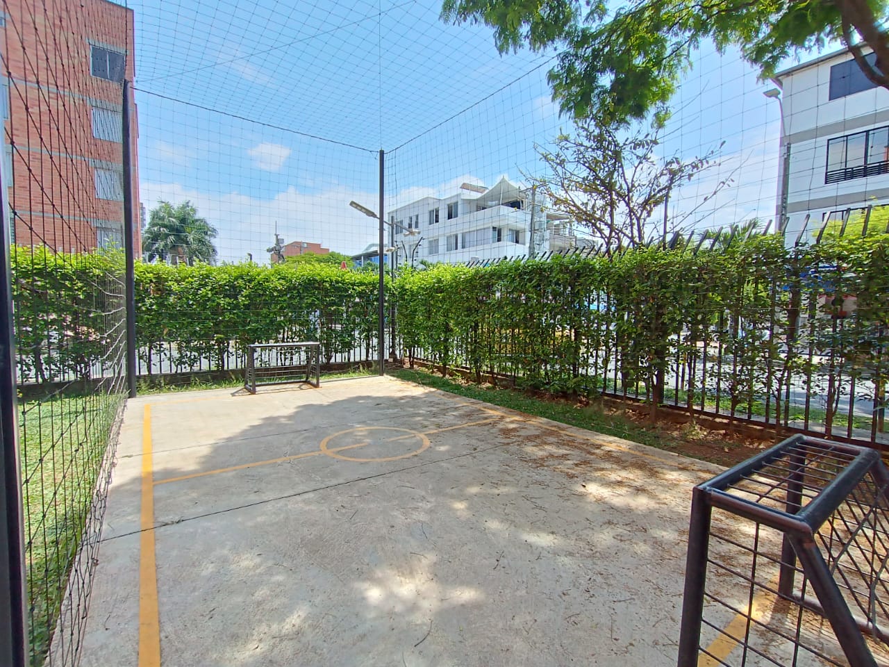 VENDO APARTAMENTO EN PISO 5 SIN ASCENSOR - EN CALICANTO