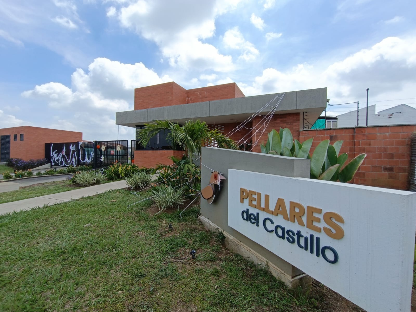 CASA PARA ARRIENDO Y PARA ESTRENAR EN LA HACIENDA EL CASTILLO