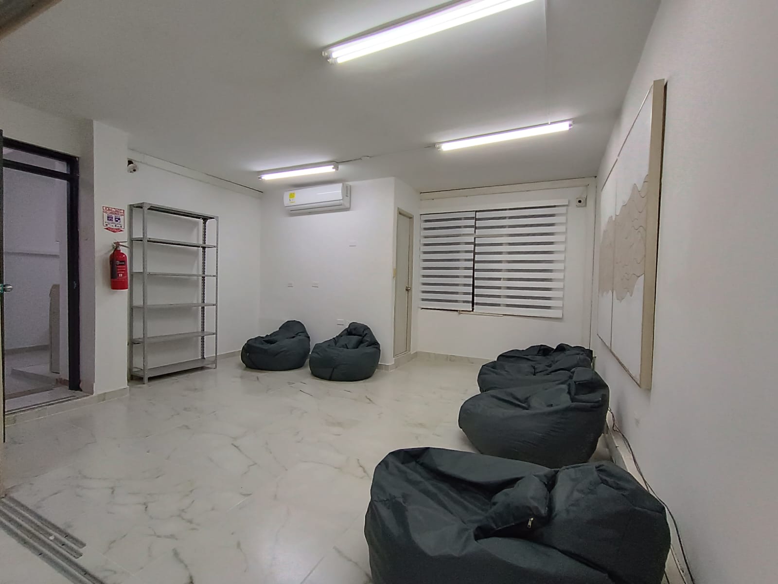 OFICINA PARA ARRIENDO EN EL BARRIO LA FLORA