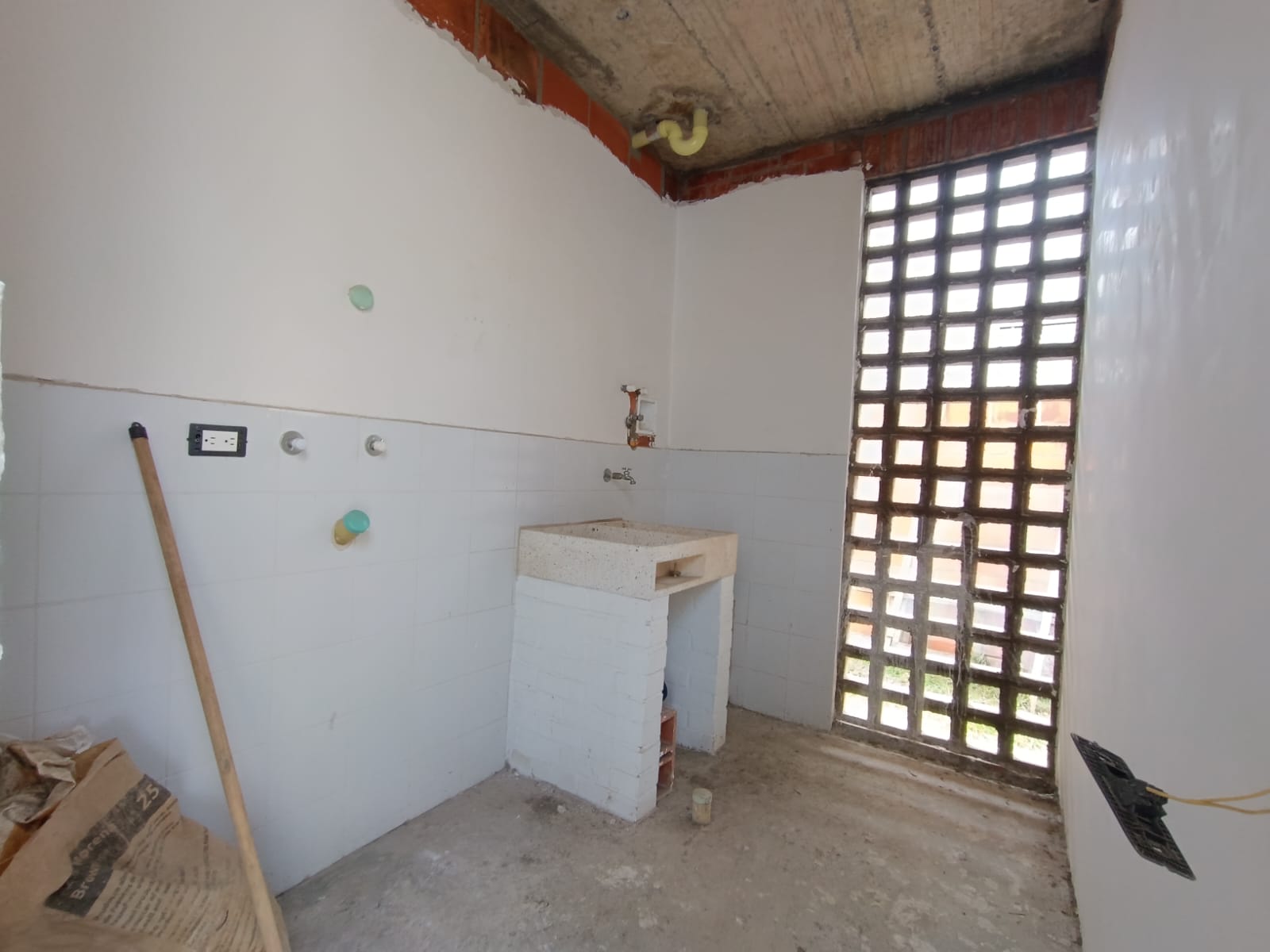 Oportunidad de inversión en El Castillo–Diseña la casa de tus sueños.