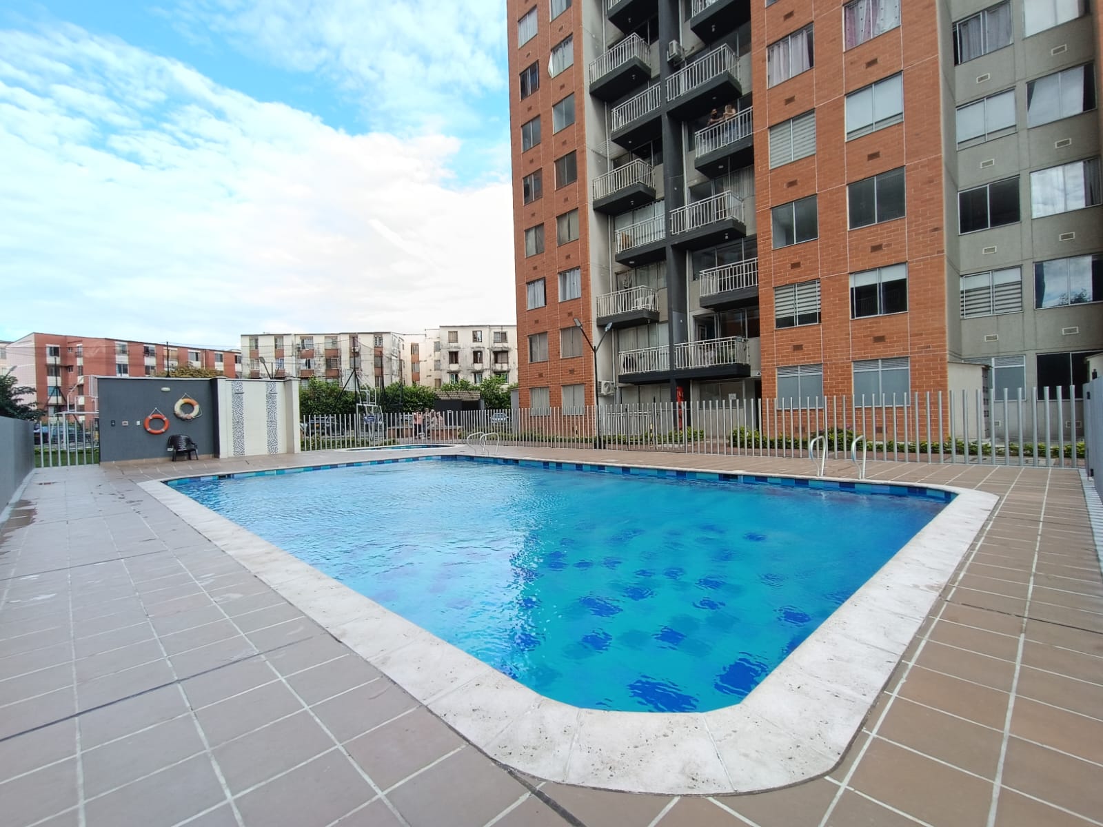 VENDO APARTAMENTO EN PISO 14 AL SUR DE CALI - CIUDAD 2000