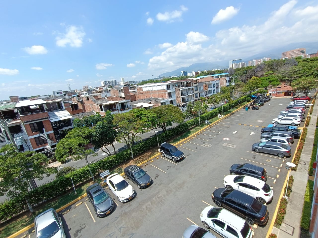 VENDO APARTAMENTO EN PISO 5 SIN ASCENSOR - EN CALICANTO