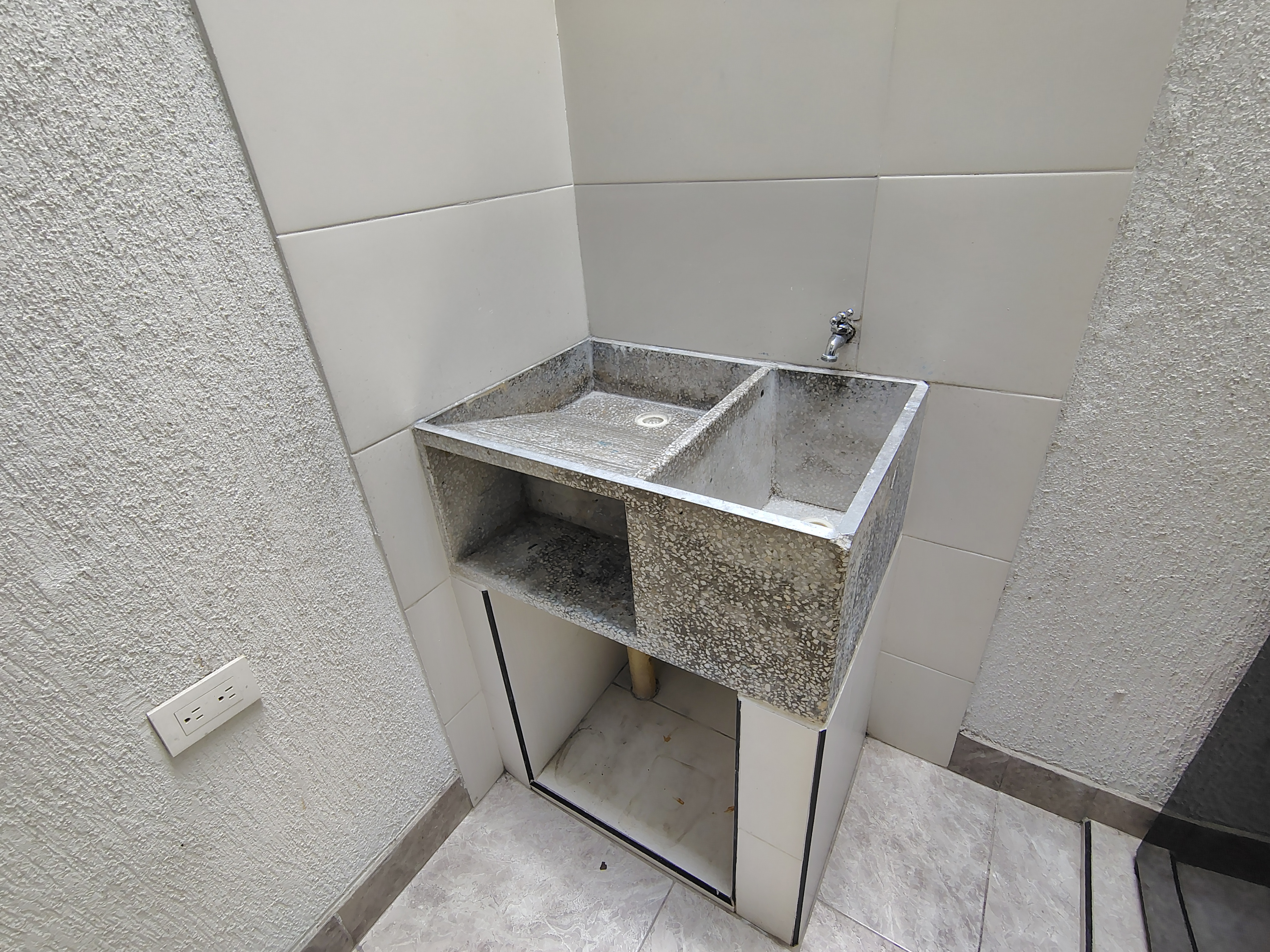 ARRIENDO APARTAESTUDIO  EN EL BARRO OLIMPICO 203