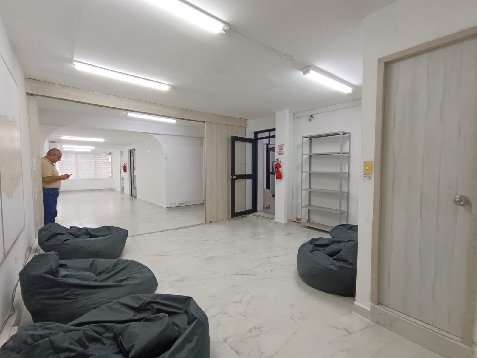 OFICINA PARA ARRIENDO EN EL BARRIO LA FLORA