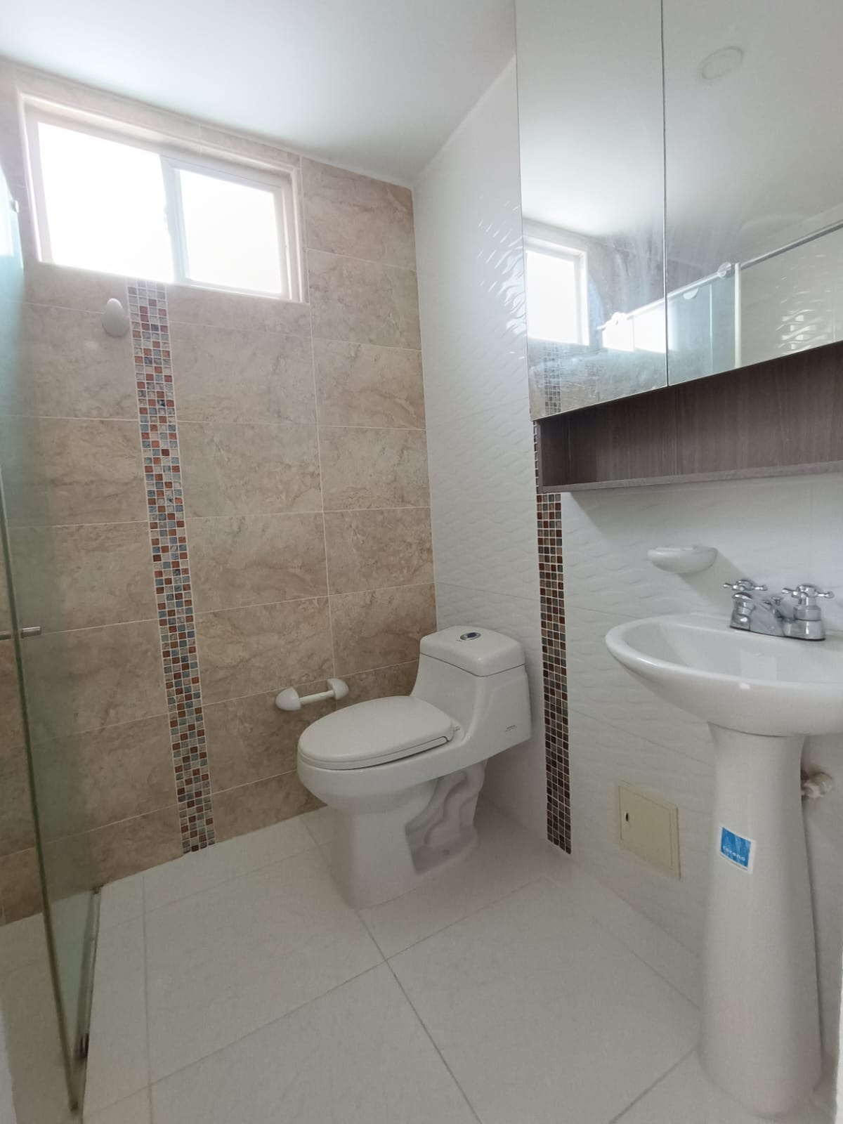 ARRIENDO CASA DE DOS PISOS EN CONJUNTO EN JAMUNDI - CONJUNTO ALEGRA