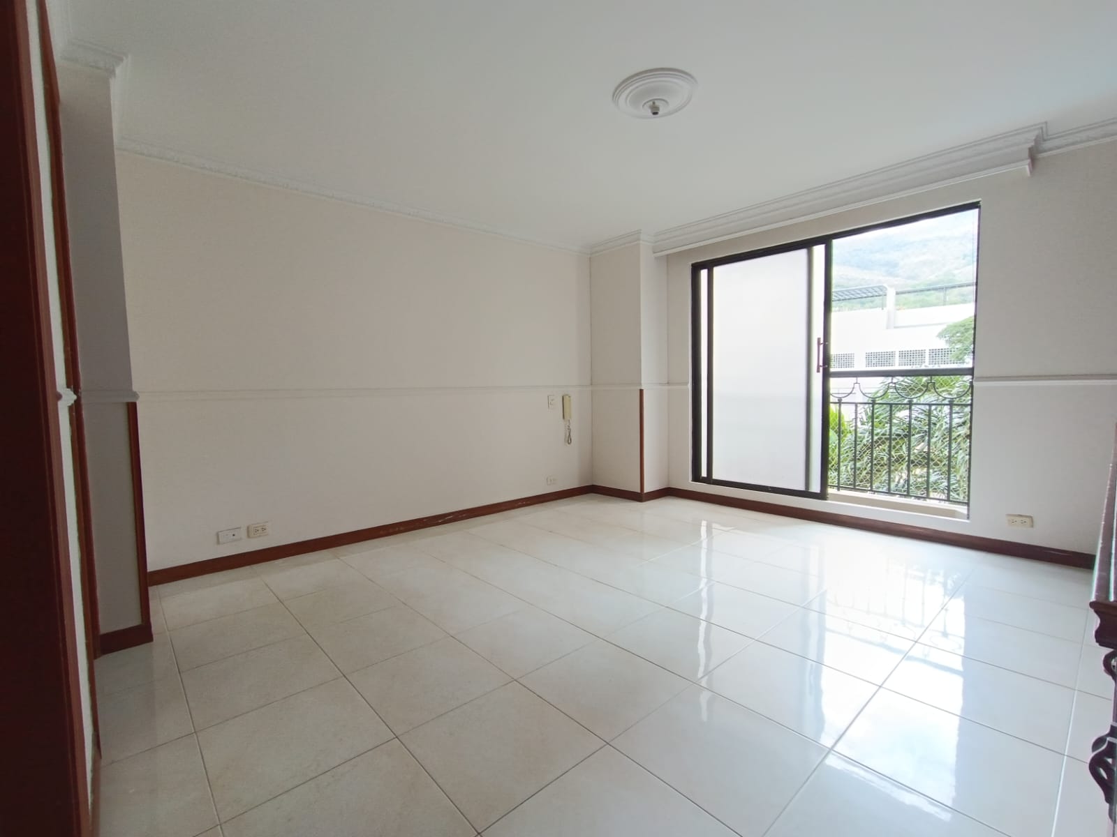 ARRIENDO APARTAMENTO AL NORTE DE CALI - EDIFICIO CARBONERO