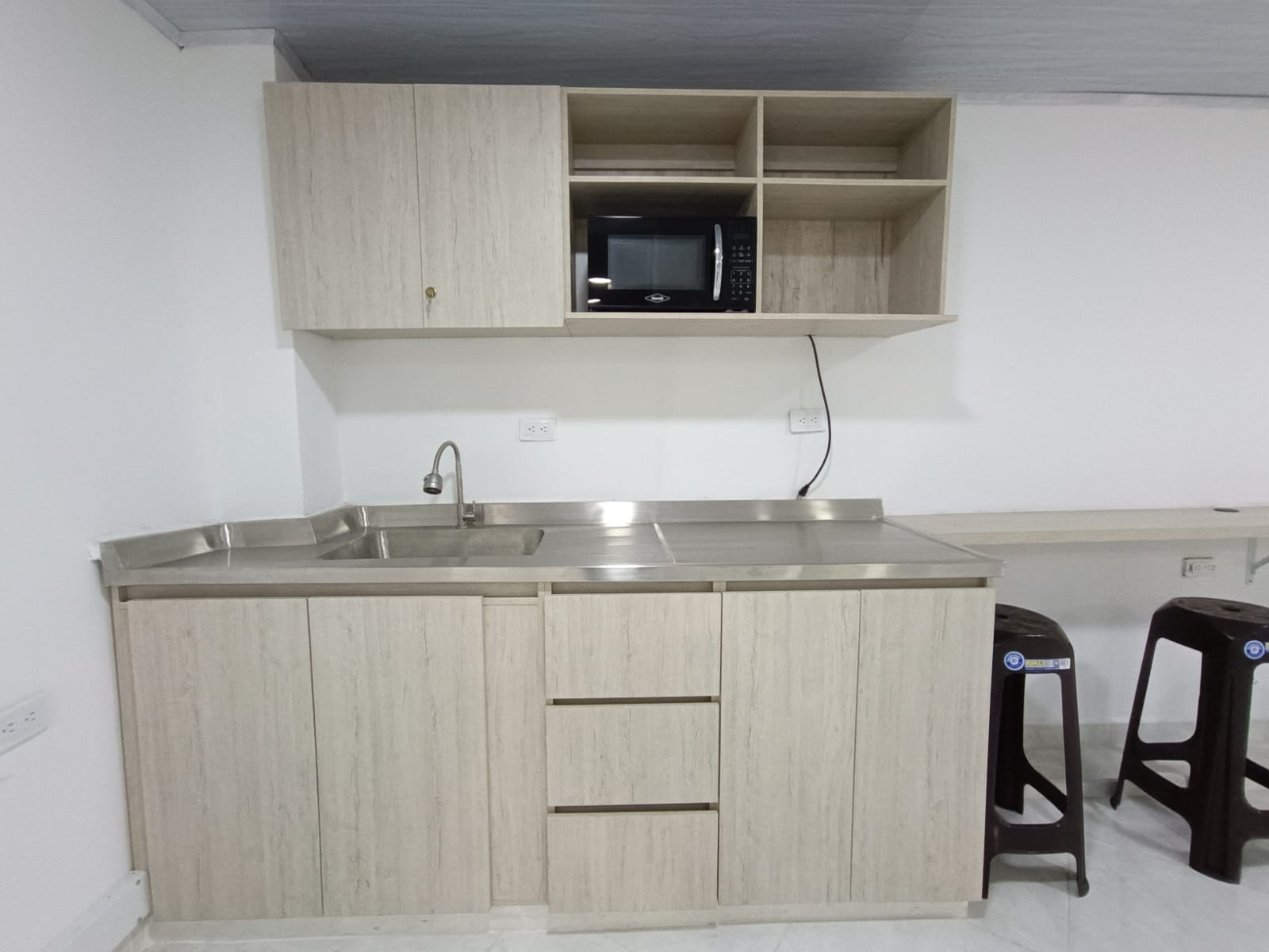 OFICINA PARA ARRIENDO Y PARA ESTRENAR EN EL BARRIO LA FLORA