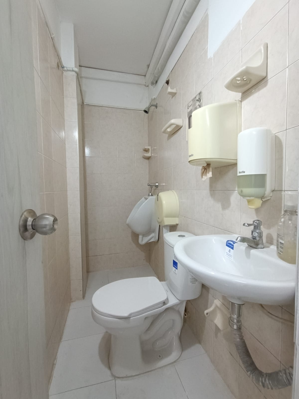 OFICINA PARA ARRIENDO EN EL BARRIO LA FLORA