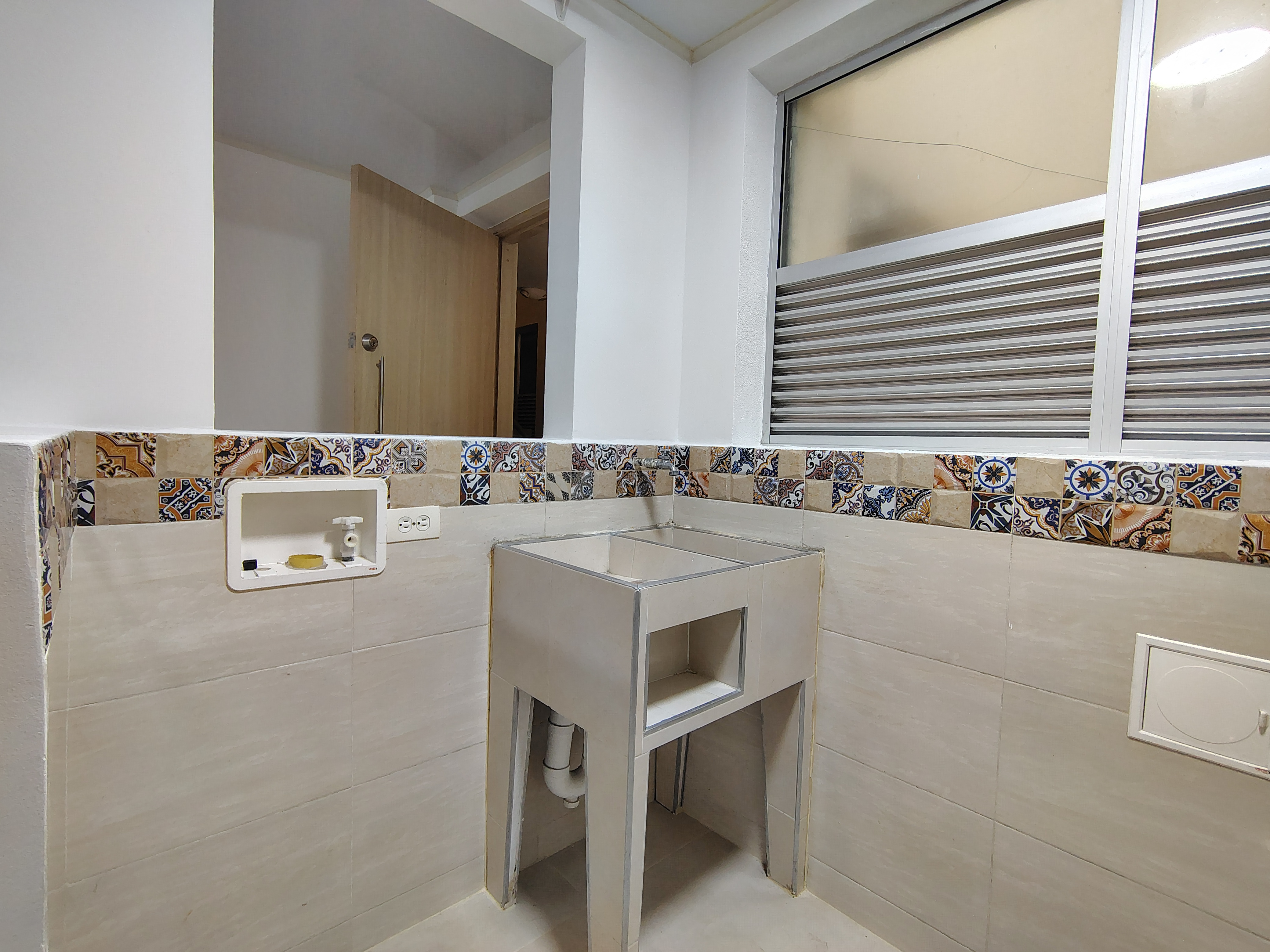 ARRIENDO ESTUDIO  EN EL BARRO EL INGENI  203