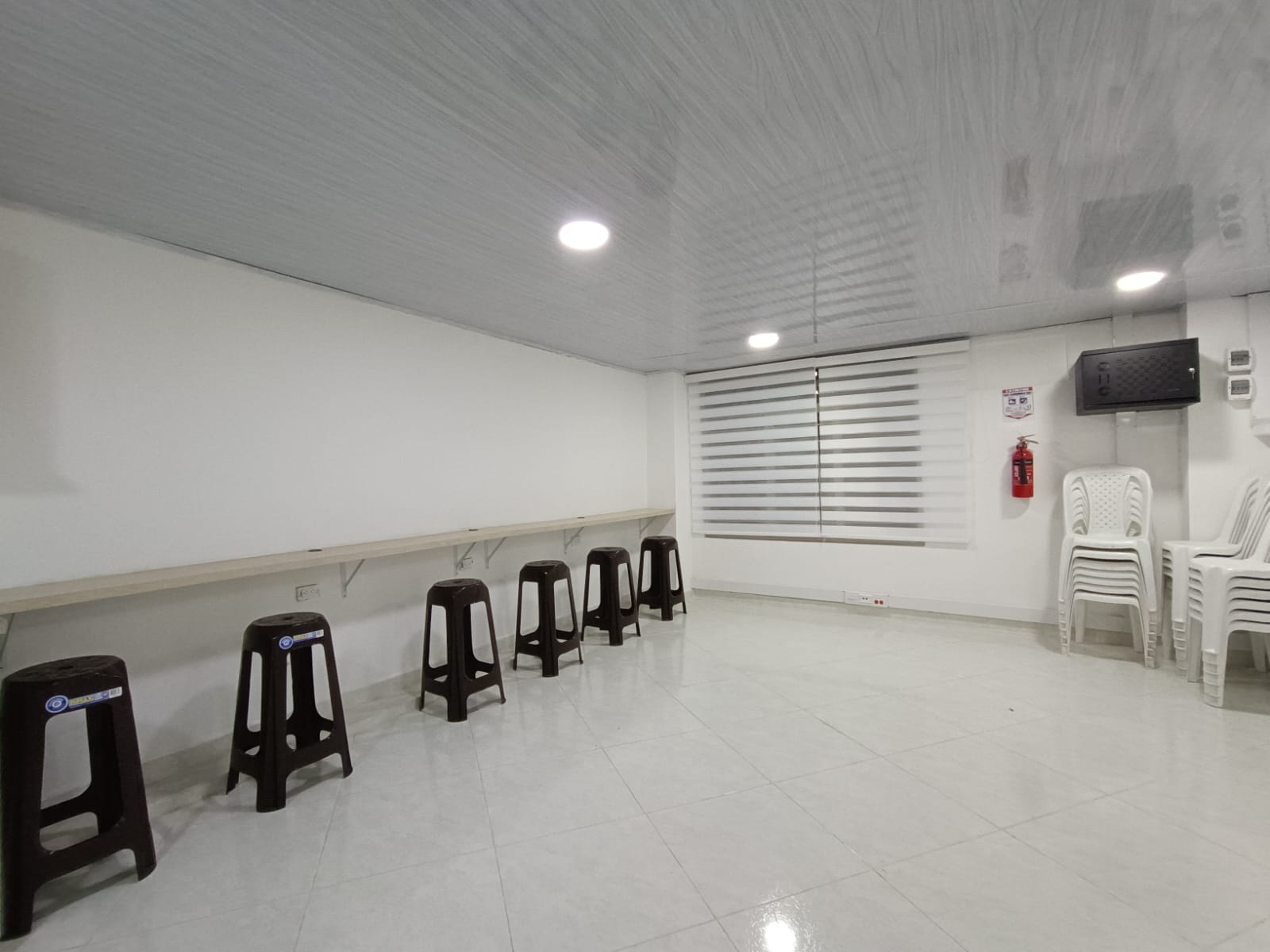 OFICINA PARA ARRIENDO Y PARA ESTRENAR EN EL BARRIO LA FLORA