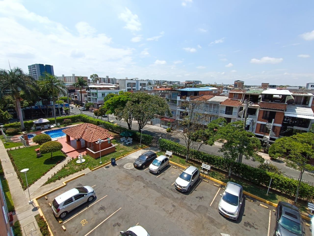 VENDO APARTAMENTO EN PISO 5 SIN ASCENSOR - EN CALICANTO