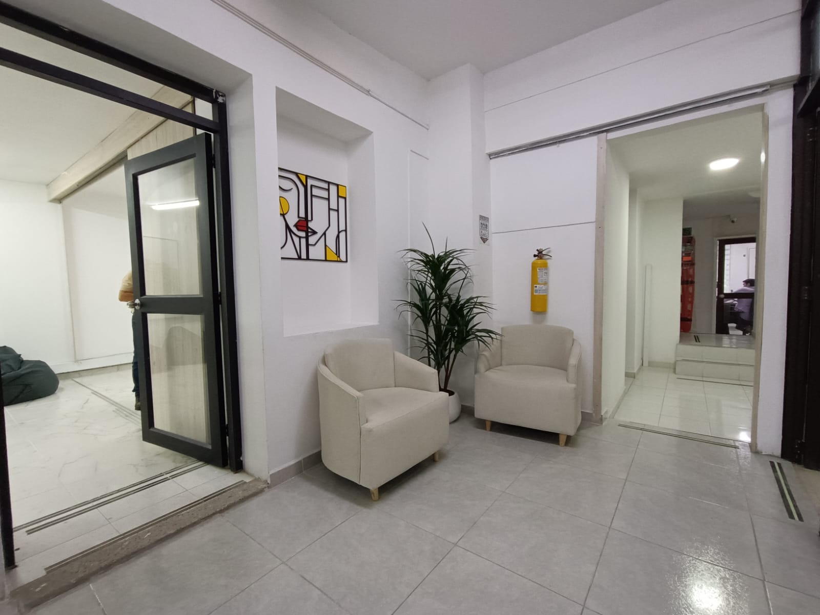 OFICINA PARA ARRIENDO EN EL BARRIO LA FLORA