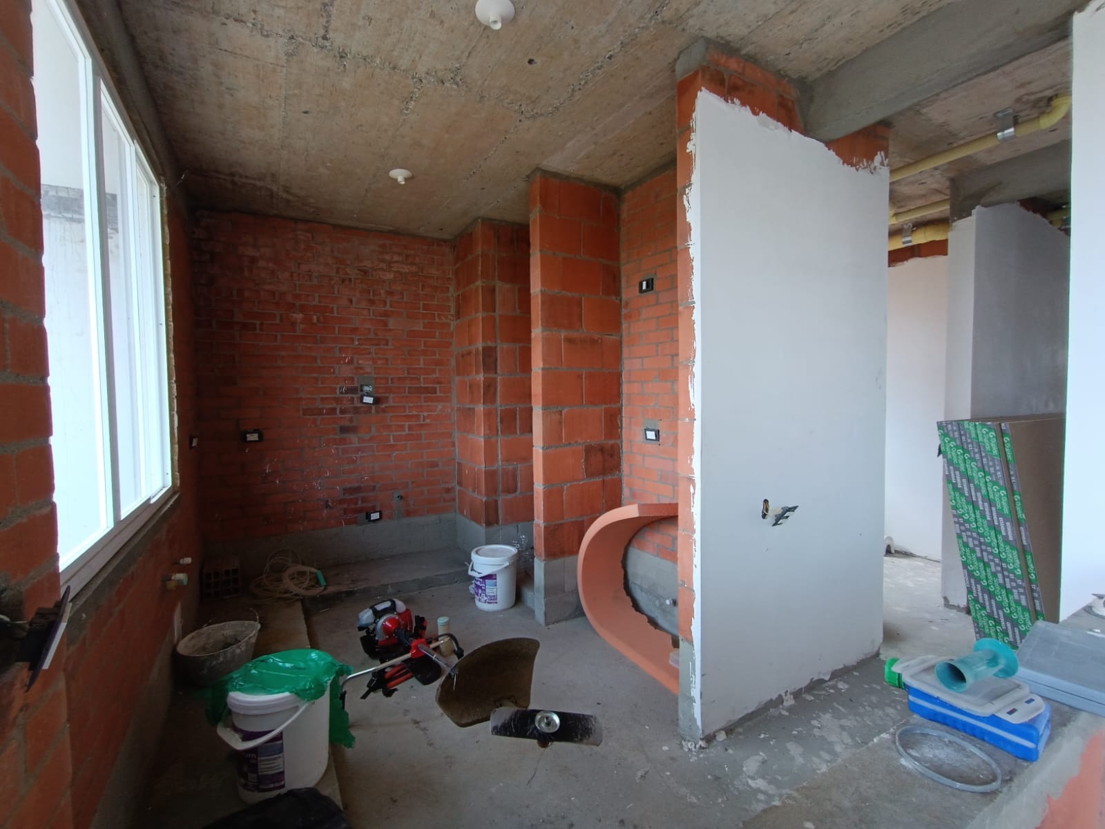 Oportunidad de inversión en El Castillo–Diseña la casa de tus sueños.